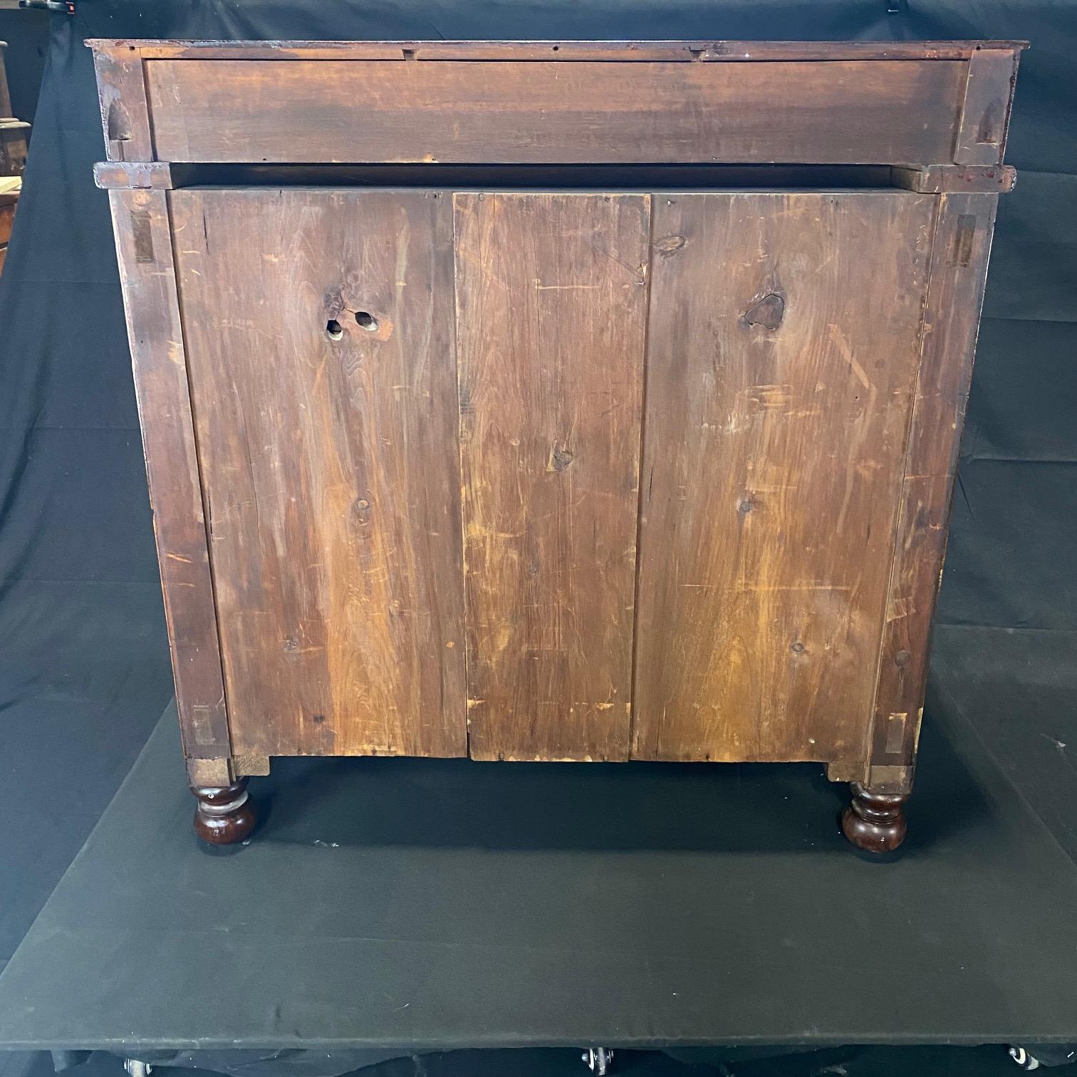 19th Century Sheraton Step Back Burled Mahogany Seven Drawer Chest of Drawers For Sale 4