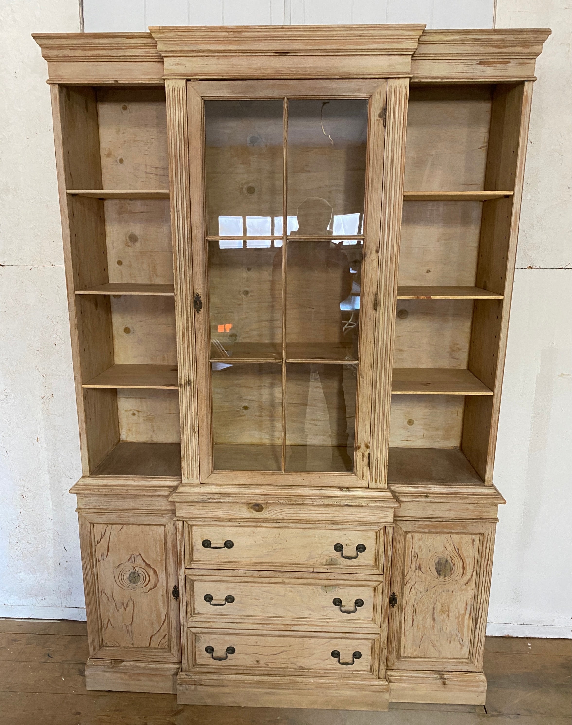 English Sheraton style 19th century country pine breakfront bookcase cabinet with lattice center doors and open sides shelves. The one piece construction classic country farmhouse style antique pine cupboard has wonderful aged patina with plenty of
