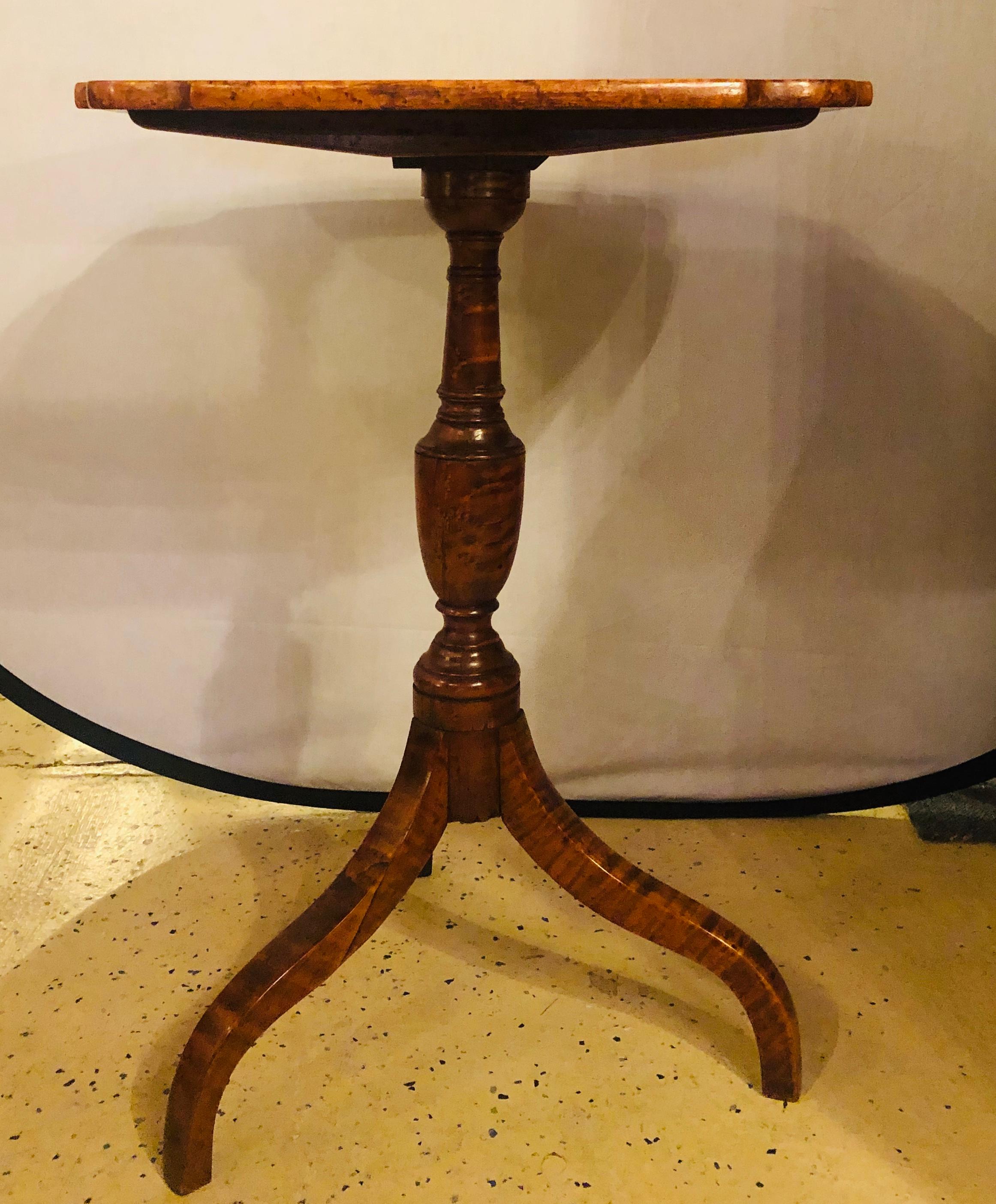 Spider Leg Candlestand in Tiger Maple Circa 1820 In Good Condition In Stamford, CT
