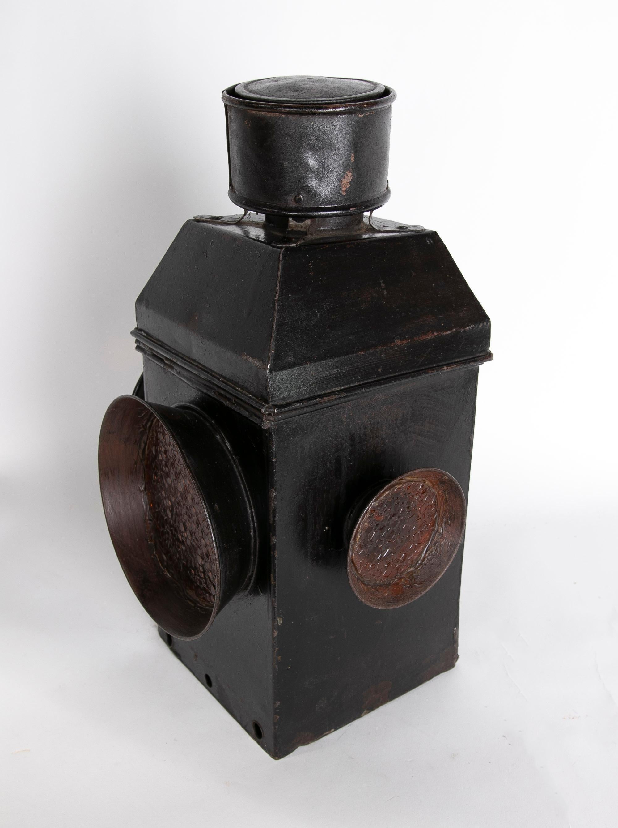 19th Century Ship's Lantern in Black Painted Iron and Corrugated Glass For Sale 4