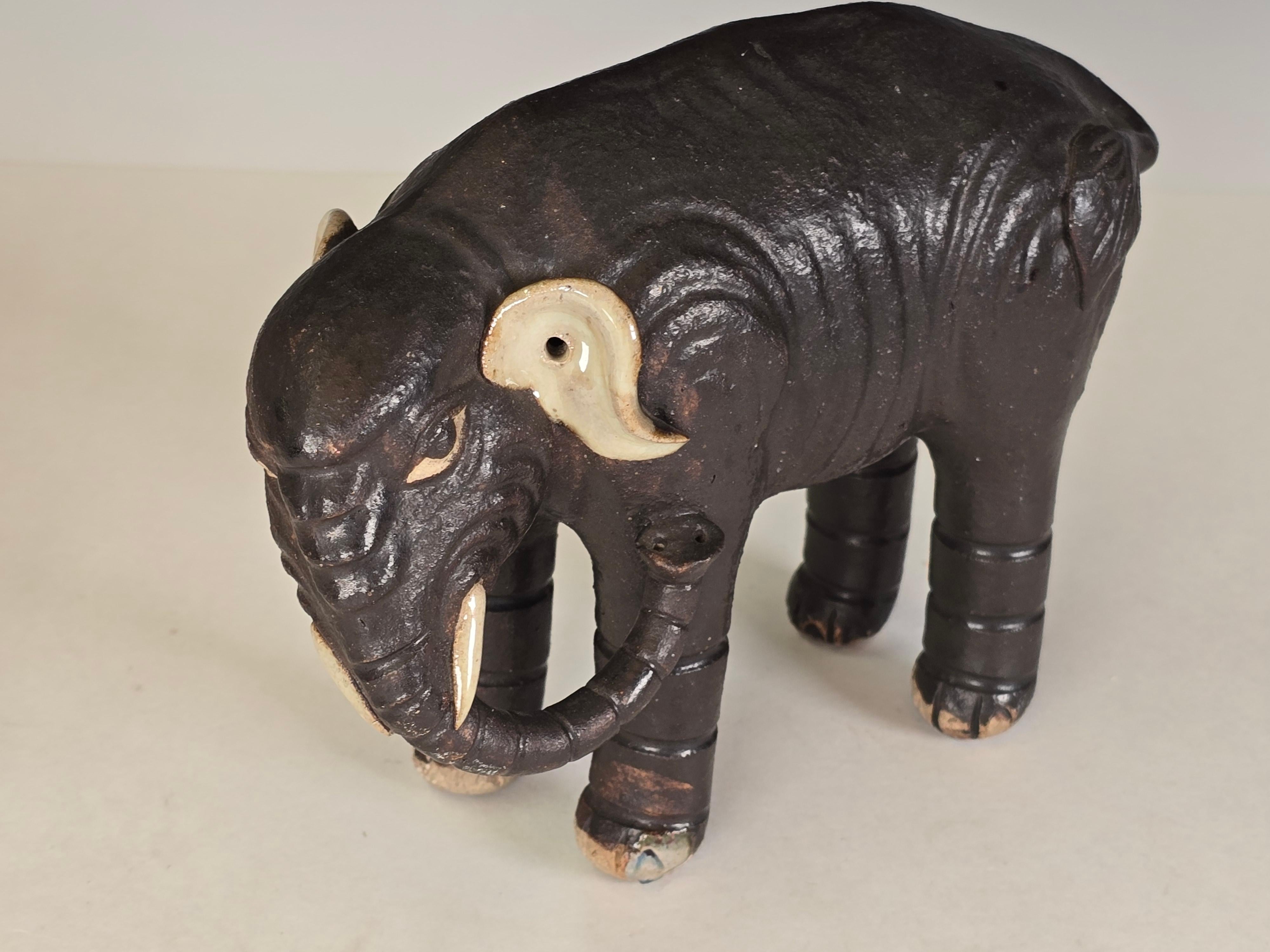 Escultura de elefante Shiwan del siglo XIX Otro en venta
