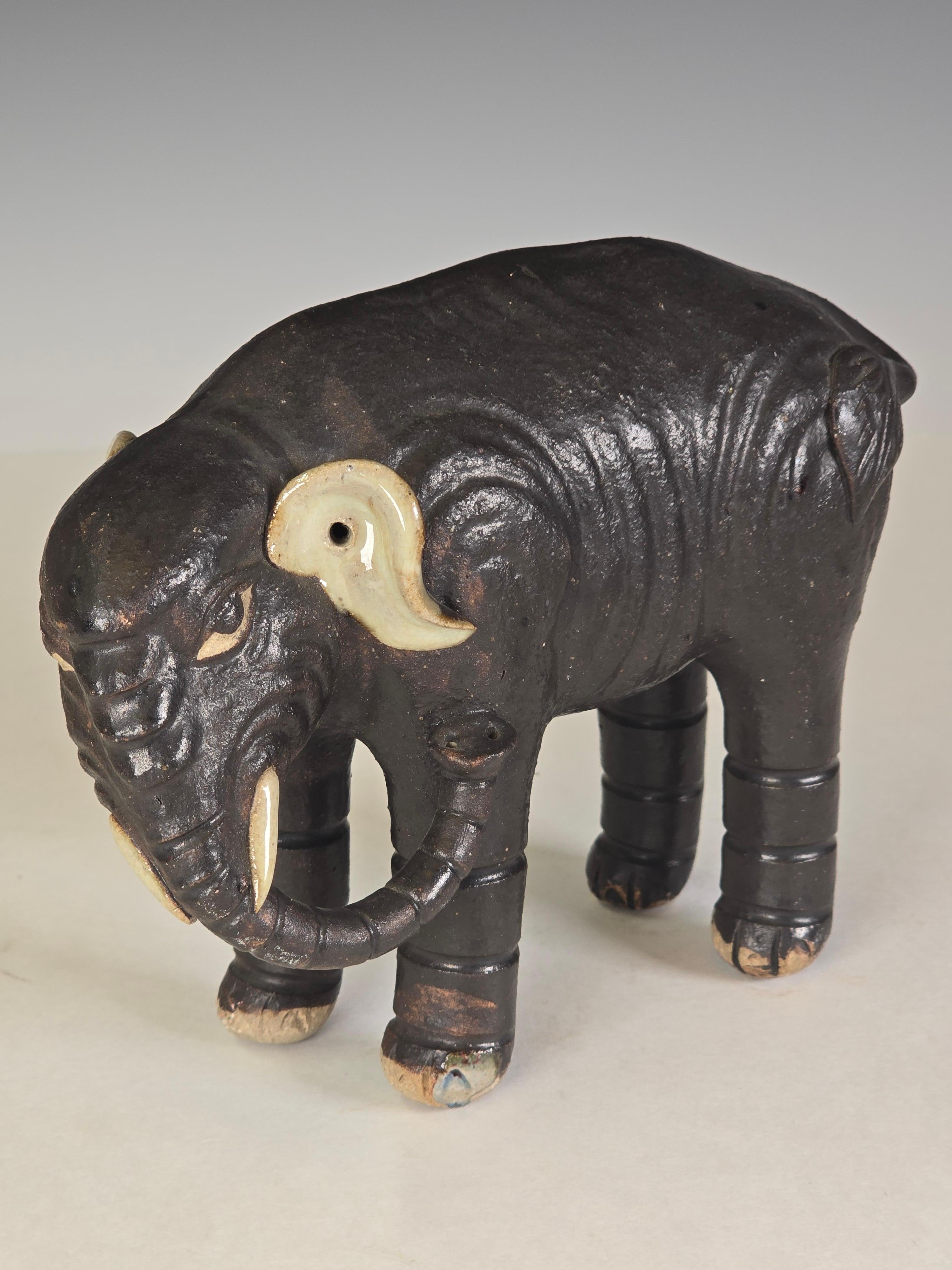 Escultura de elefante Shiwan del siglo XIX Glaseado en venta