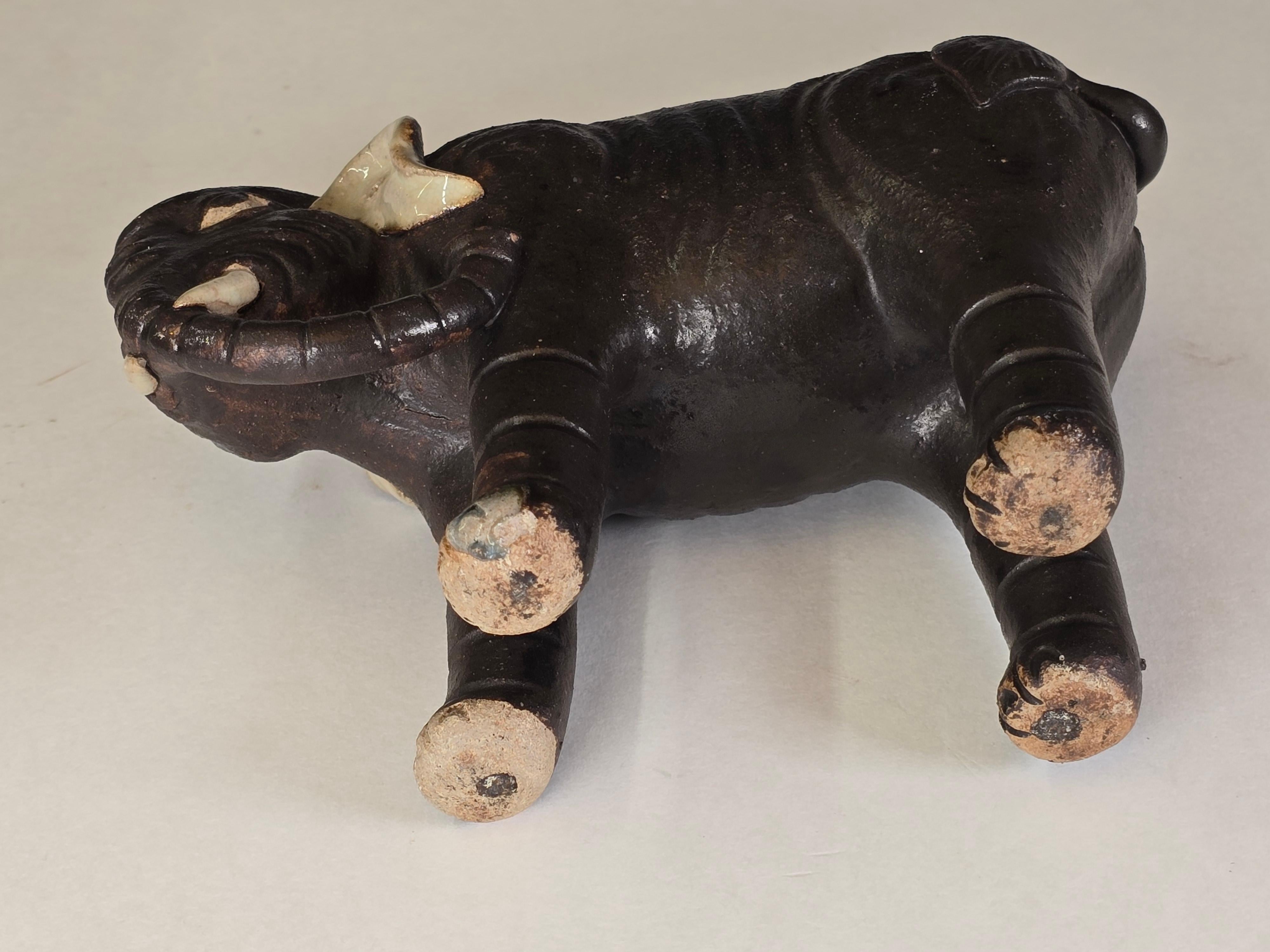 Escultura de elefante Shiwan del siglo XIX en venta 1