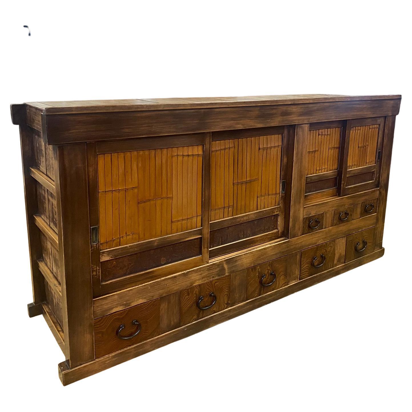 Coffre/armoire d'atelier du 19e siècle avec portes et tiroirs coulissants