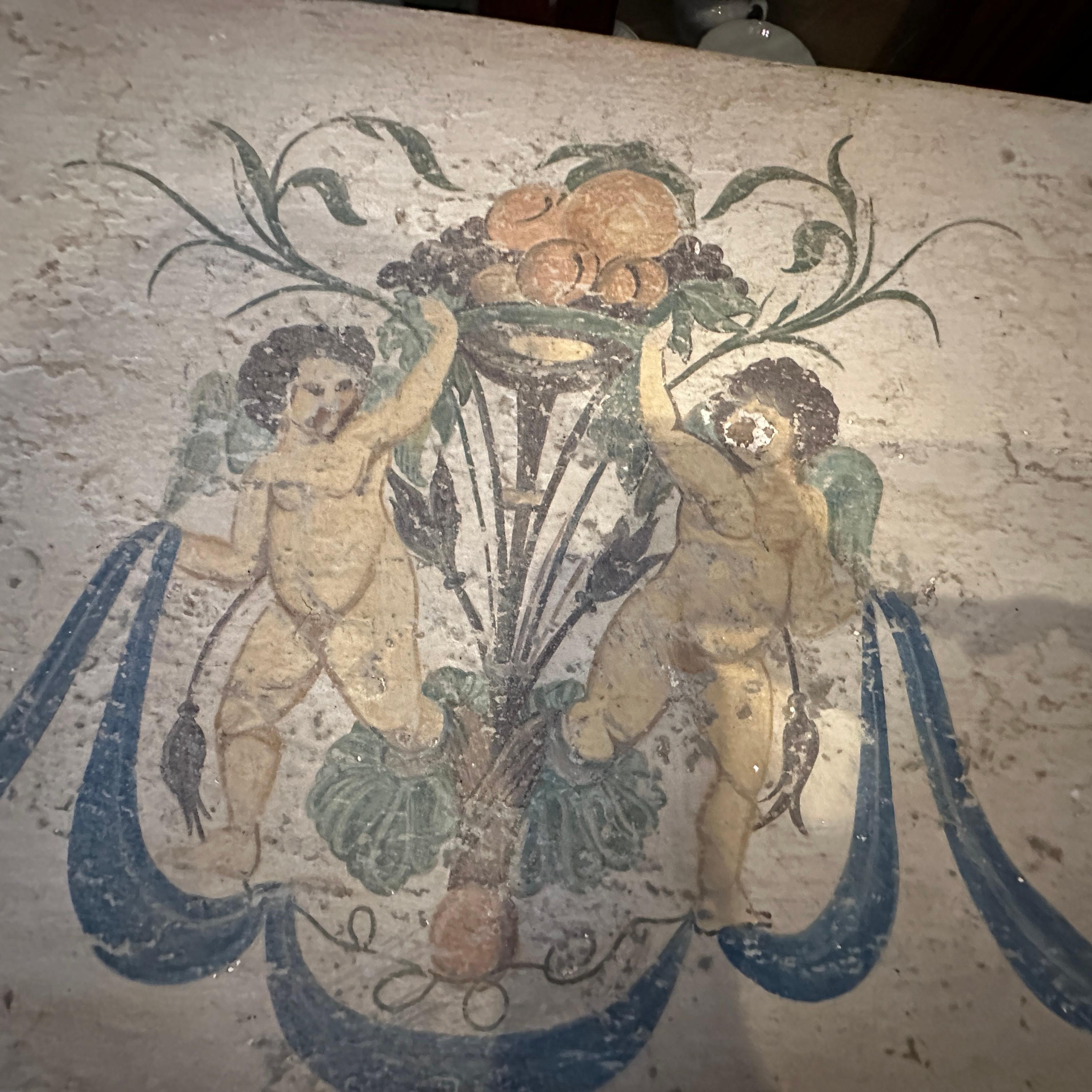 Coffre sicilien du 19ème siècle en bois laqué décoré d'anges en vente 3