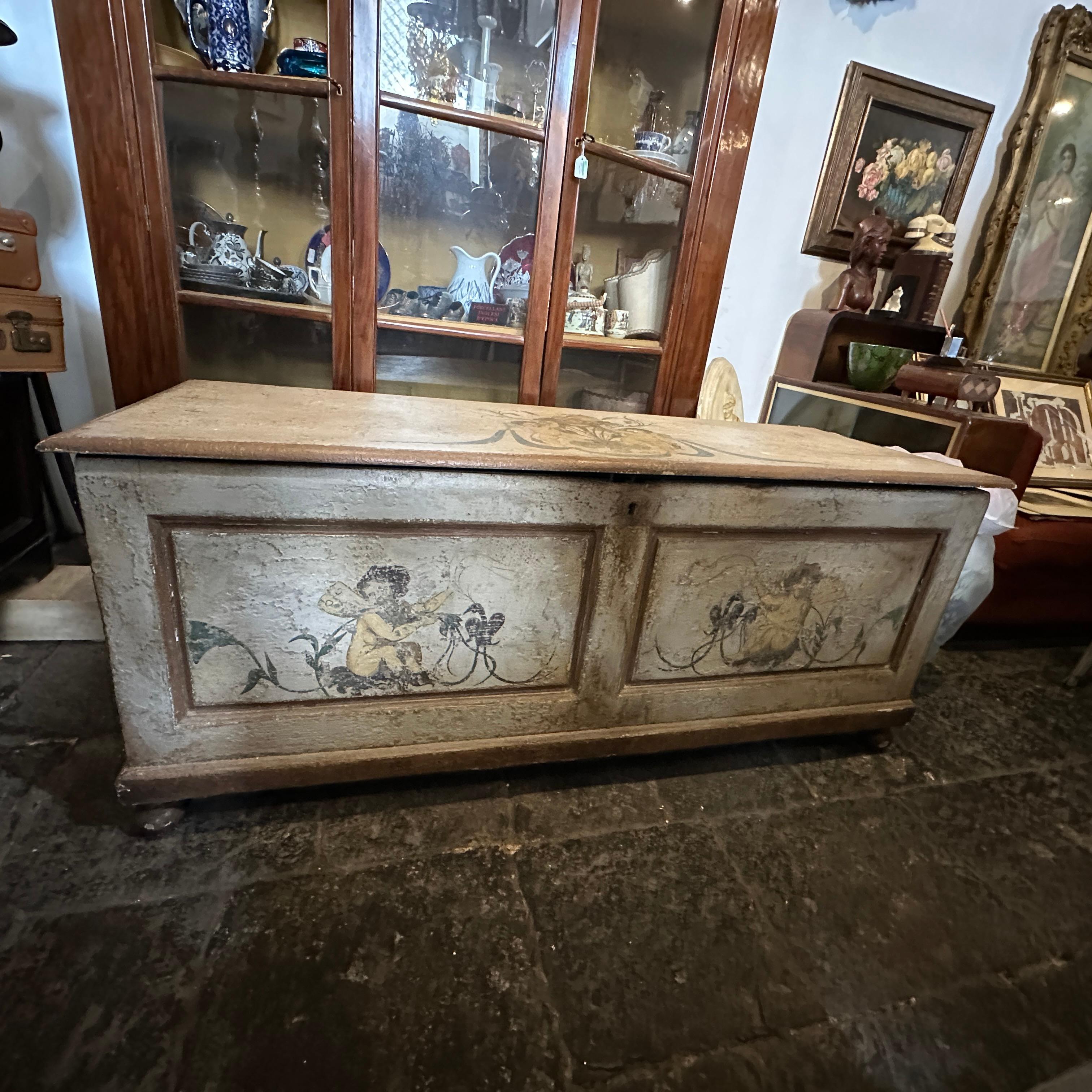 19th Century Sicilian Blanket Chest in Lacquered Wood with Angels Decoration For Sale 13