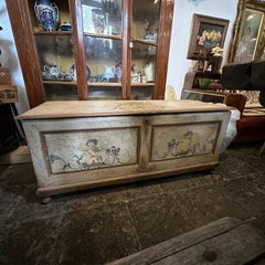 Arqueta Siciliana del Siglo XIX en Madera Lacada con Decoración de Ángeles