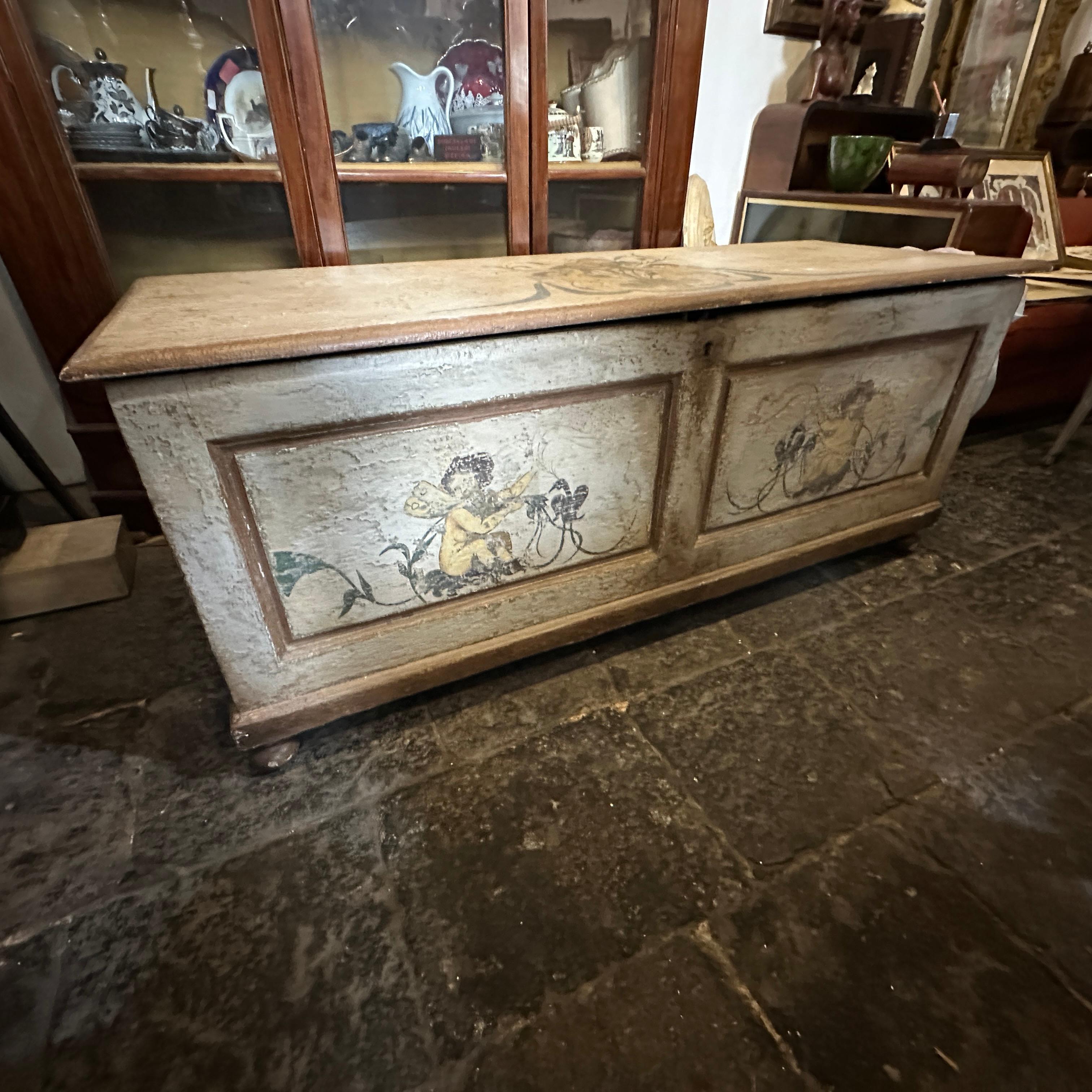 Louis Philippe 19th Century Sicilian Blanket Chest in Lacquered Wood with Angels Decoration For Sale