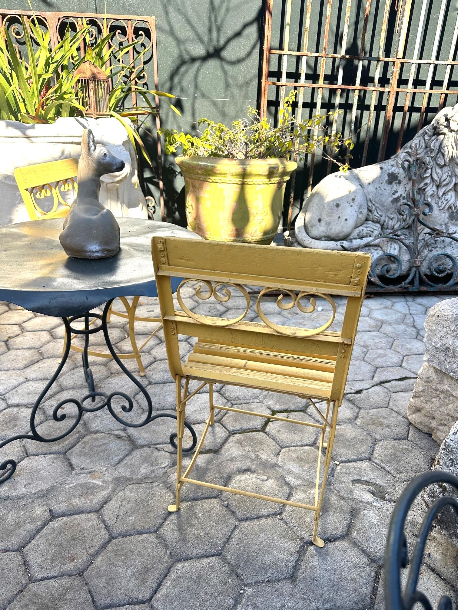 19th Century Side Handmade Garden Table Chairs Furniture Iron & Wood Antique, LA In Good Condition For Sale In West Hollywood, CA