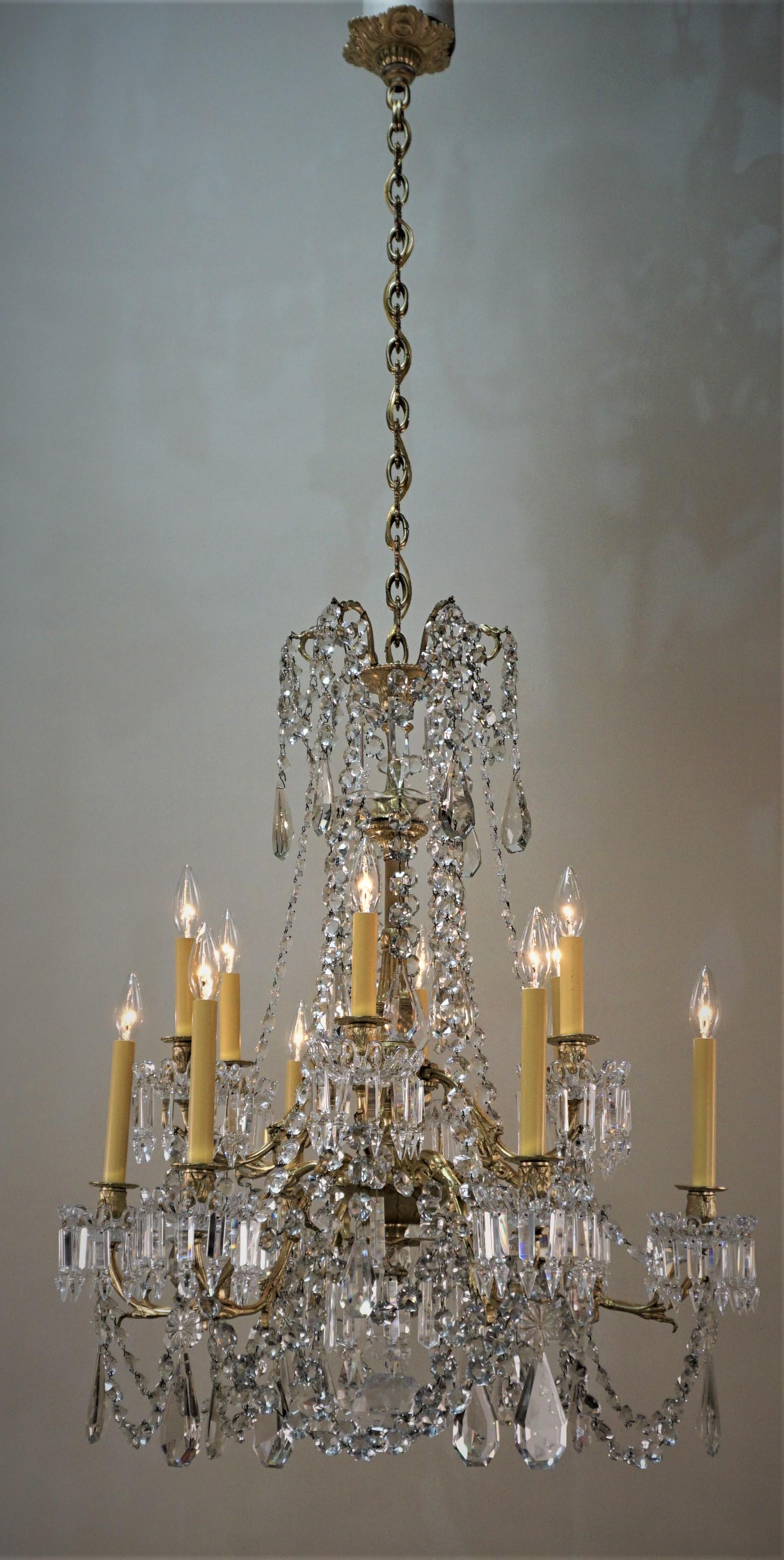 An elegant 19th century signed French Baccarat crystal chandelier. This chandelier has 12-light that have been electrified and surrounded with sparkling crystals
Measurement width 29