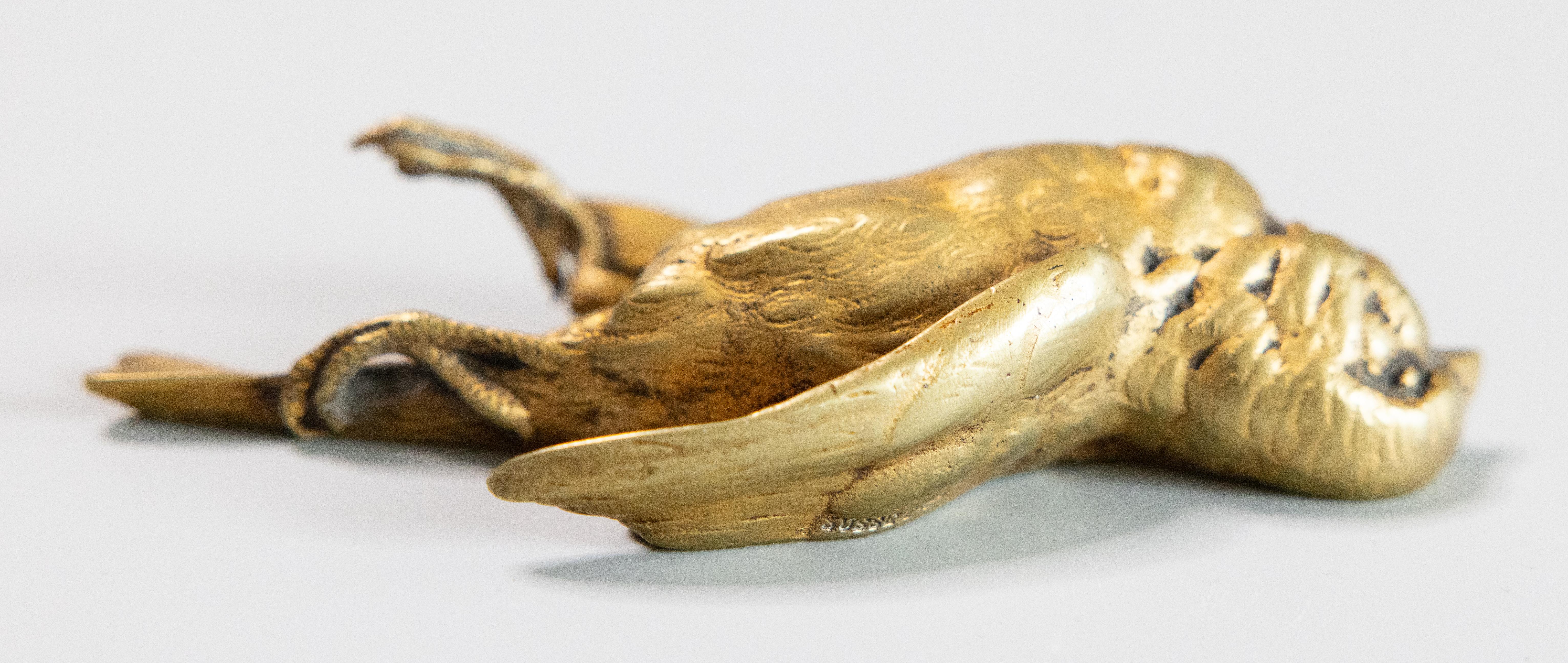Oiseau blessé en bronze doré signé du XIXe siècle, Paul Comolera Bon état - En vente à Pearland, TX