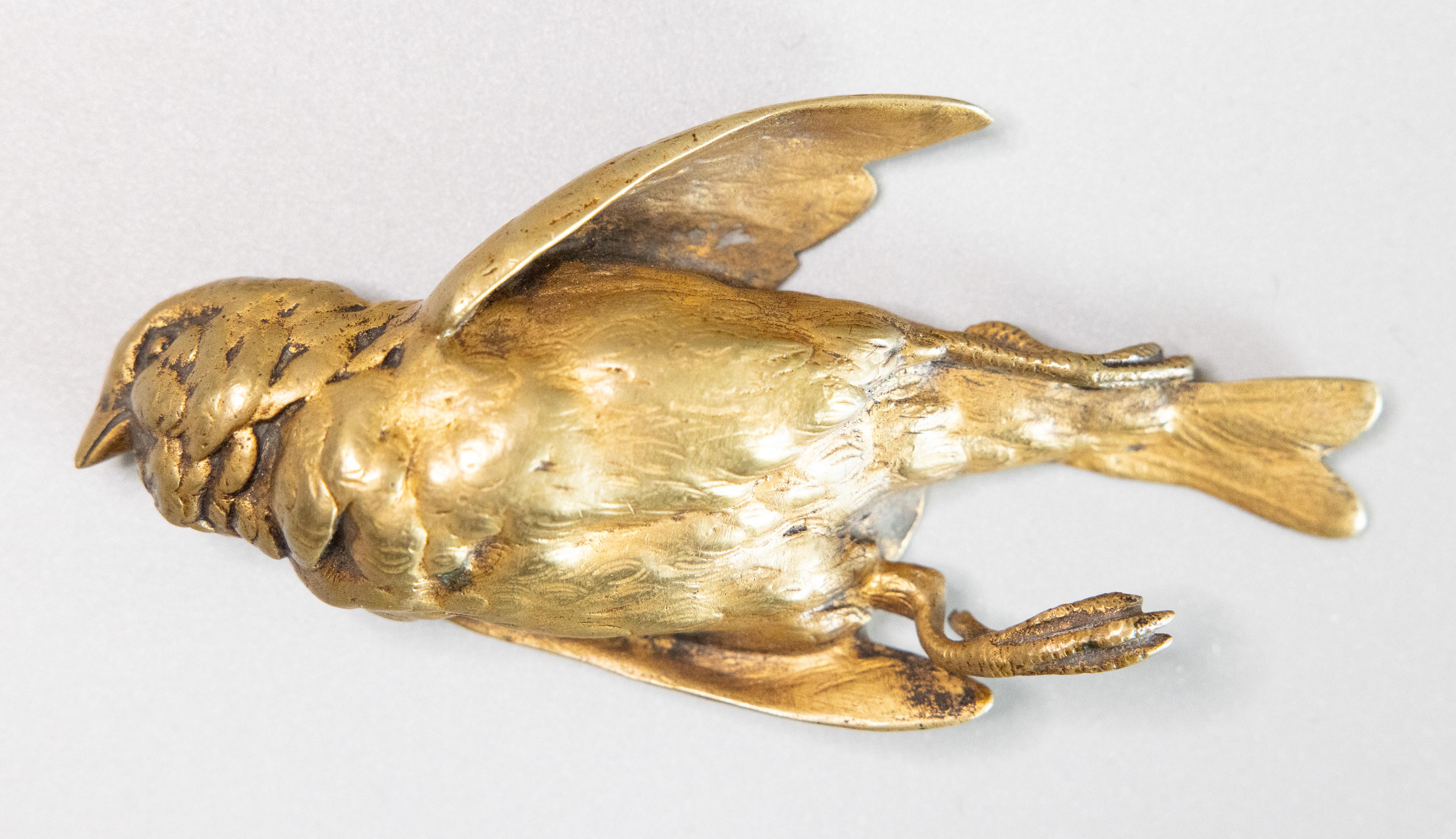 Oiseau blessé en bronze doré signé du XIXe siècle, Paul Comolera en vente 3