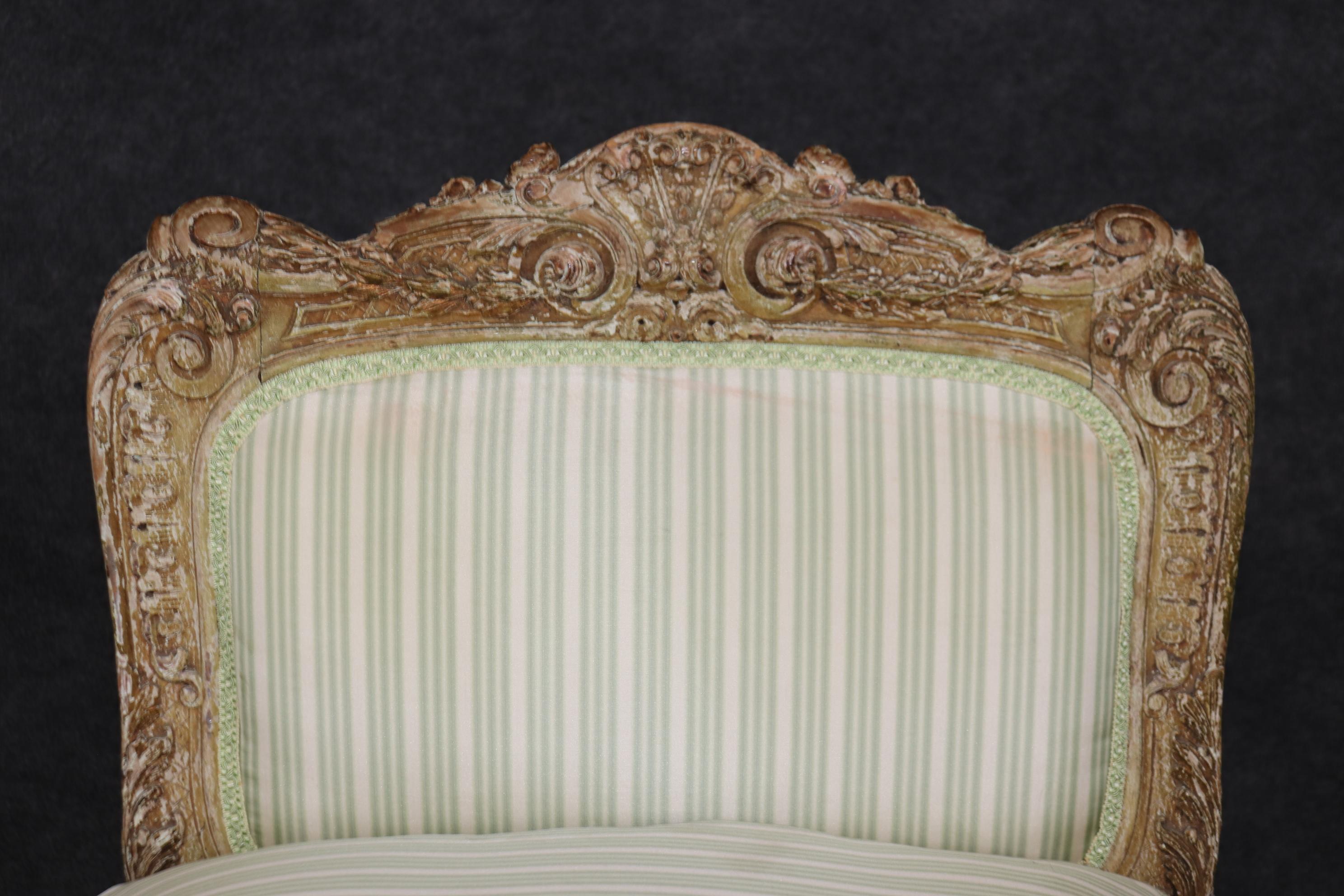 19th Century Signed Maison Jansen Louis XV White Washed Carved Window Bench  In Good Condition For Sale In Swedesboro, NJ