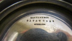 Schale aus Sterlingsilber mit Weinrebenmuster, signiert von Tiffany, 19. Jahrhundert