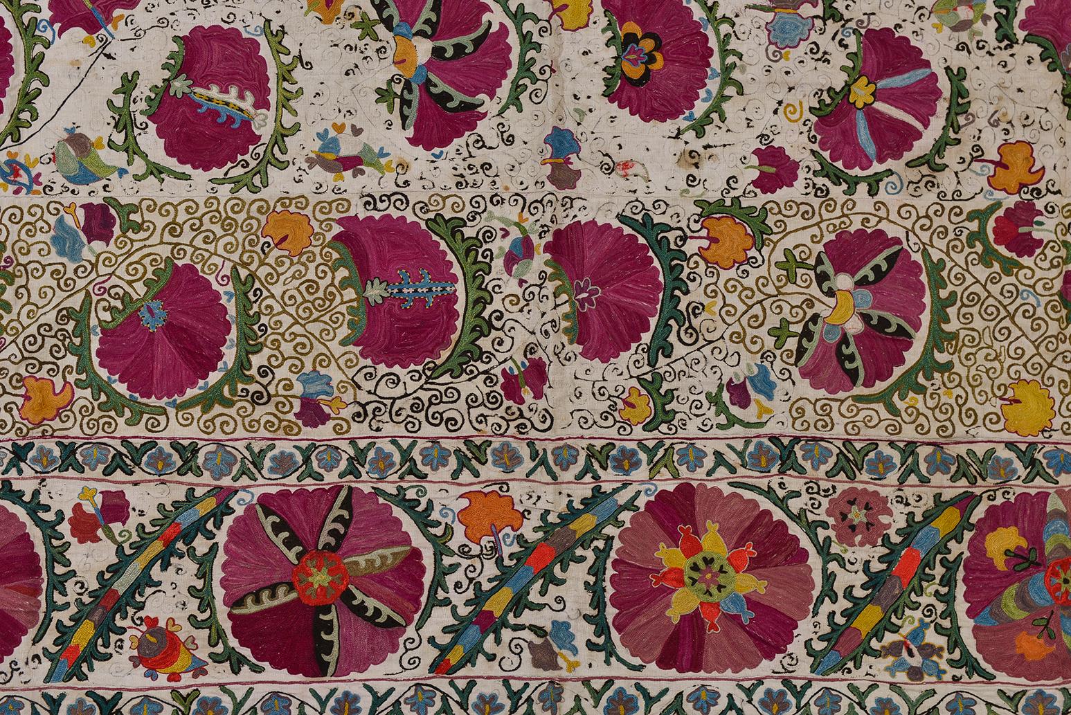 Turkmène  Rare soie brodée ancienne Suzani de la collection privée en vente