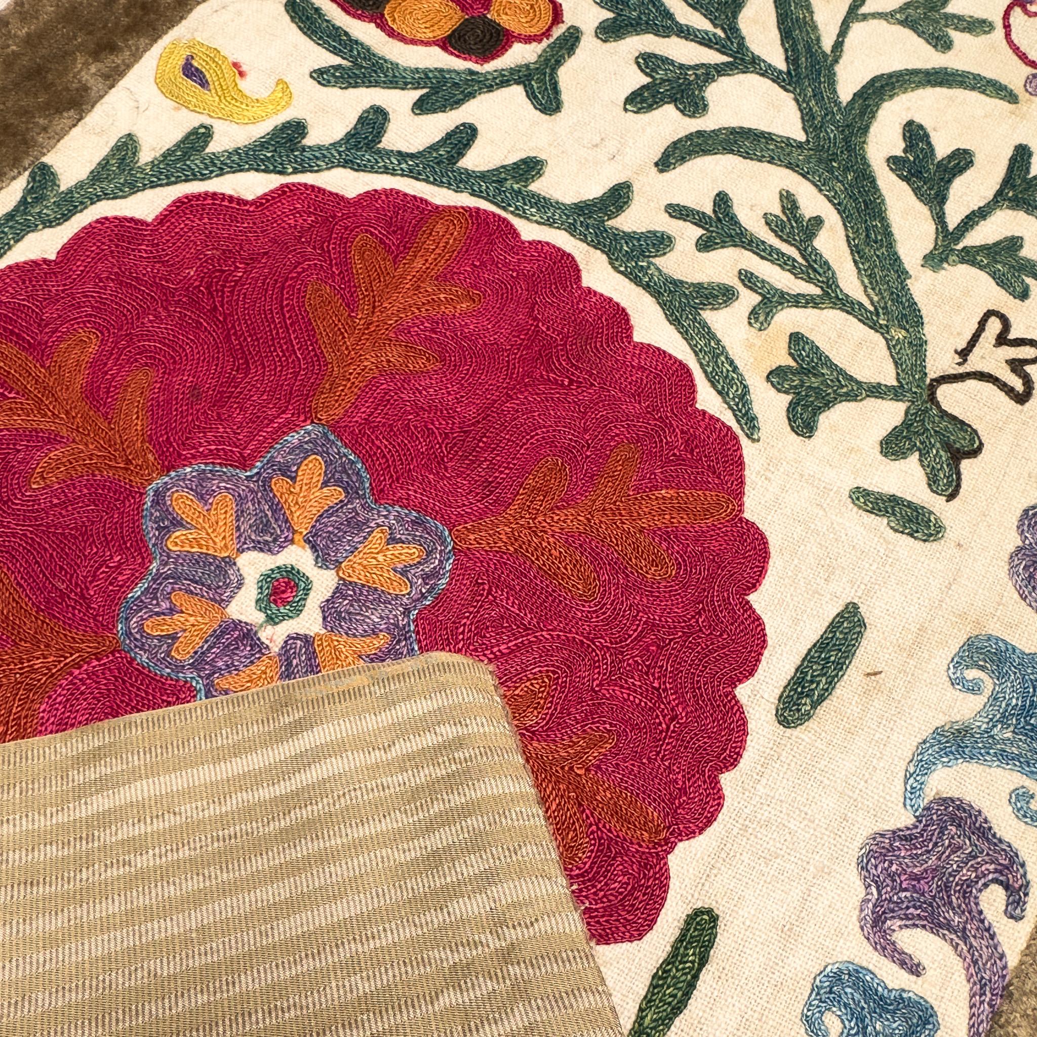 Turco 19th-Century Silk Suzani Pillow from Bukhara with Velvet Trim in vendita