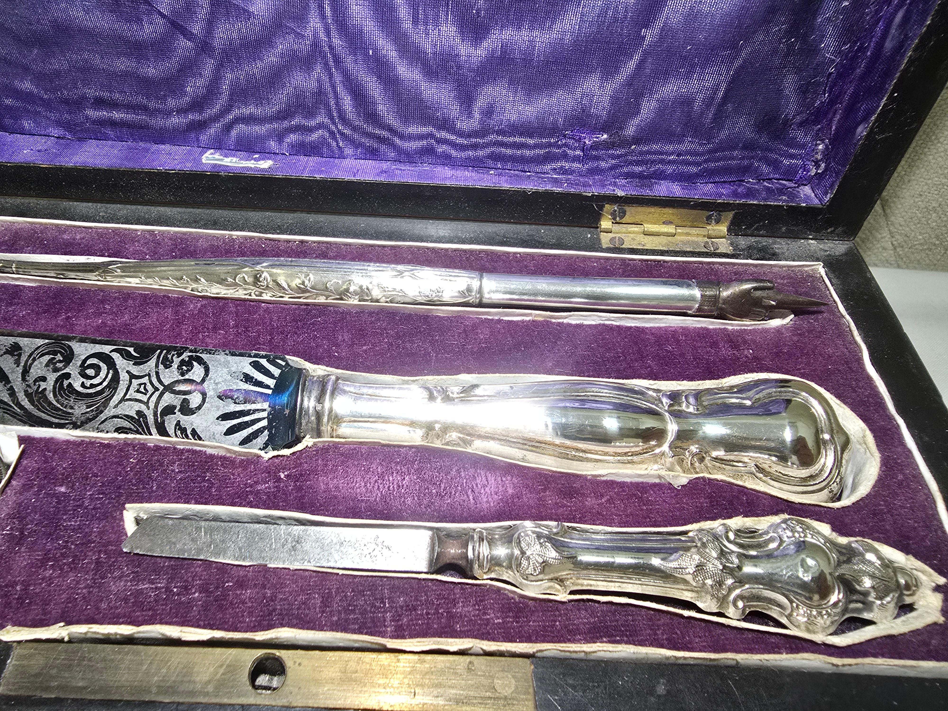 19th-Century Silver and Exotic Wood Inkwell in the Shape of a Piano In Good Condition For Sale In Madrid, ES