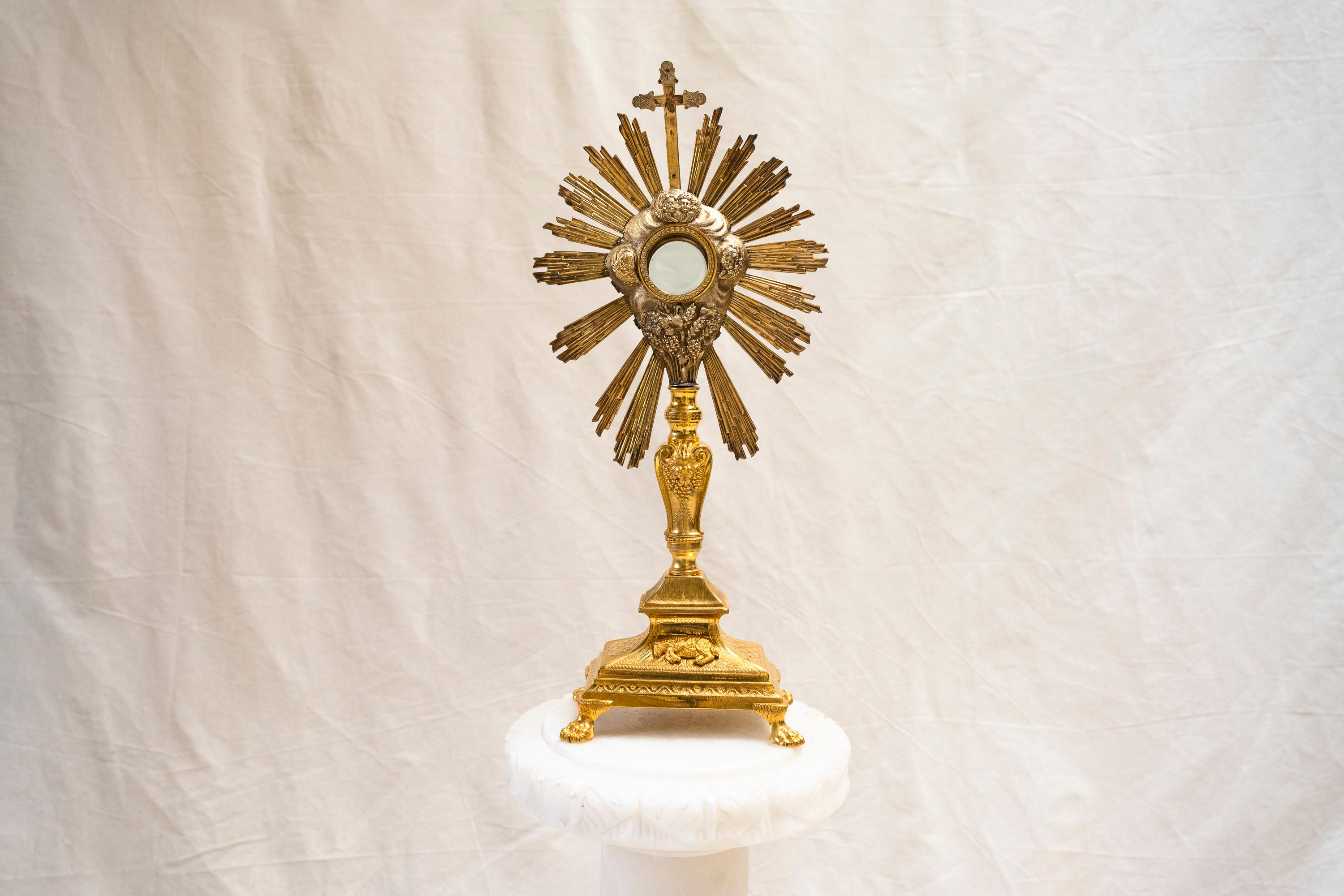 A silver and gold monstrance with travel case (c. 1890). Also known as an ostensorium, this vessel was used as a reliquary for display in the private residence of a wealthy French family. 

Provenance: A private mansion in Toulouse, France.