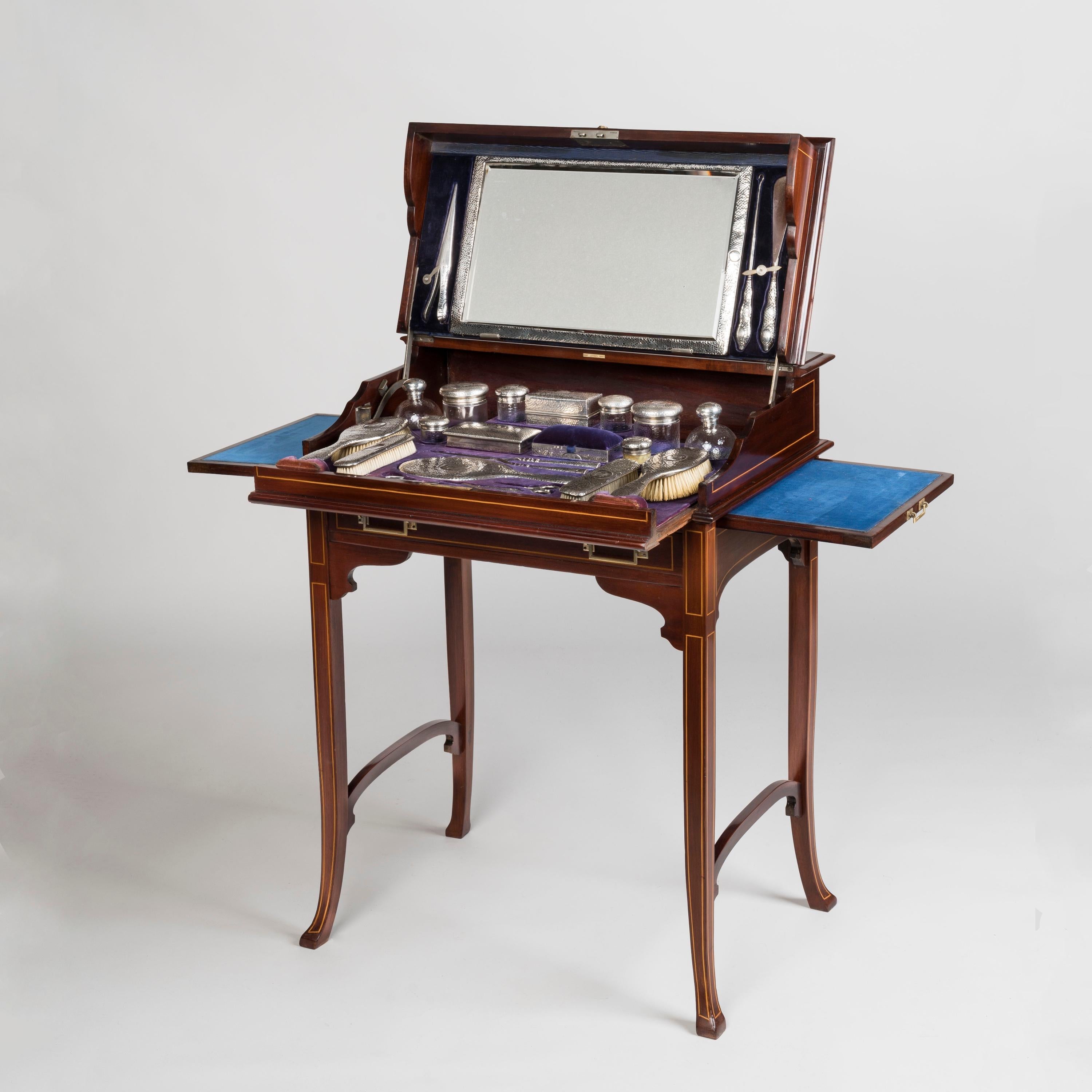 English 19th Century Silver-Fitted Edwardian Dressing Table with Custom Interior For Sale