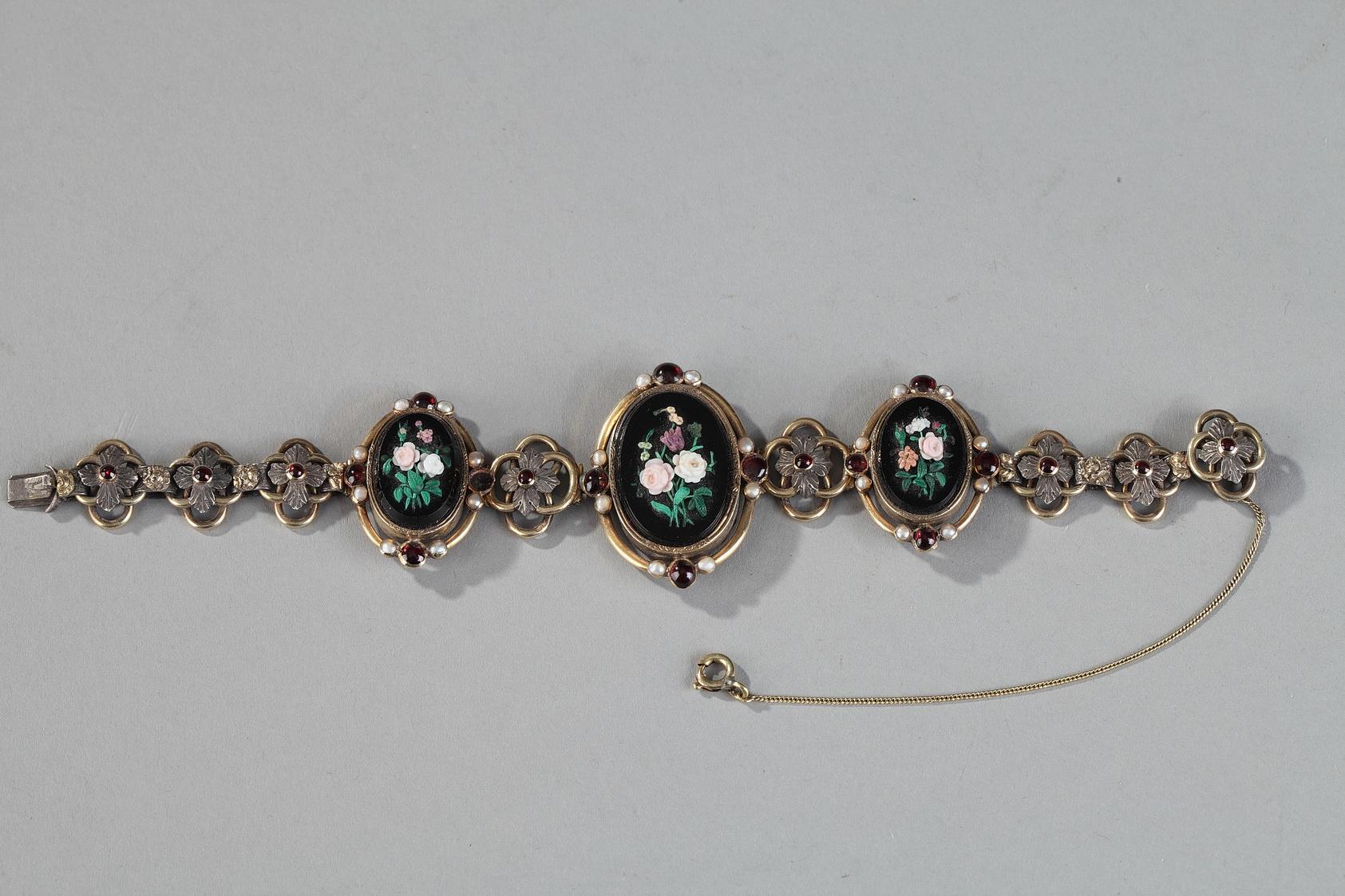 Onyx 19th Century Silver-Gilt Bracelet with Micromosaic Medallions For Sale