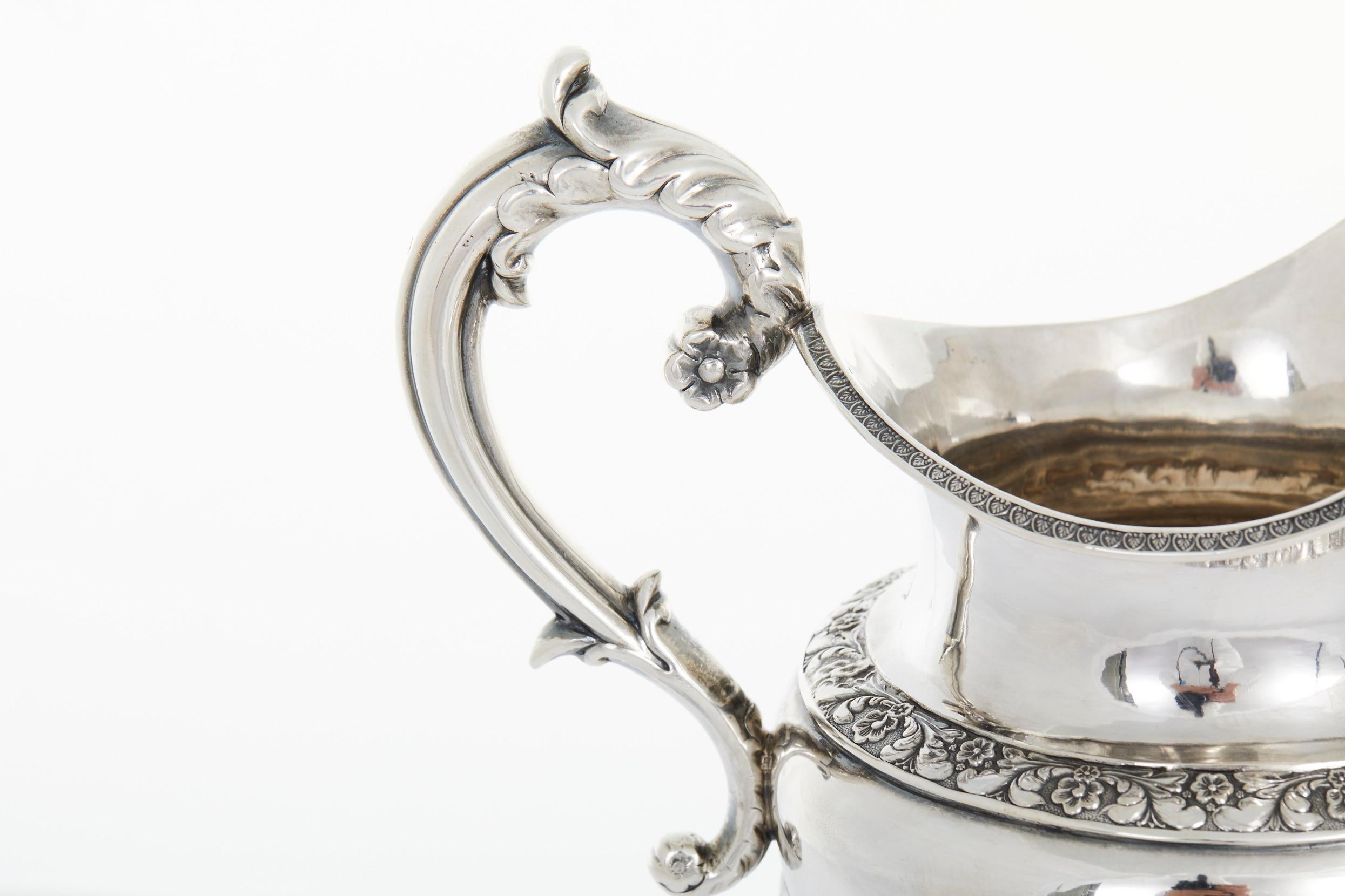 Service à thé / café en argent forgé à la main du 19ème siècle en vente 9