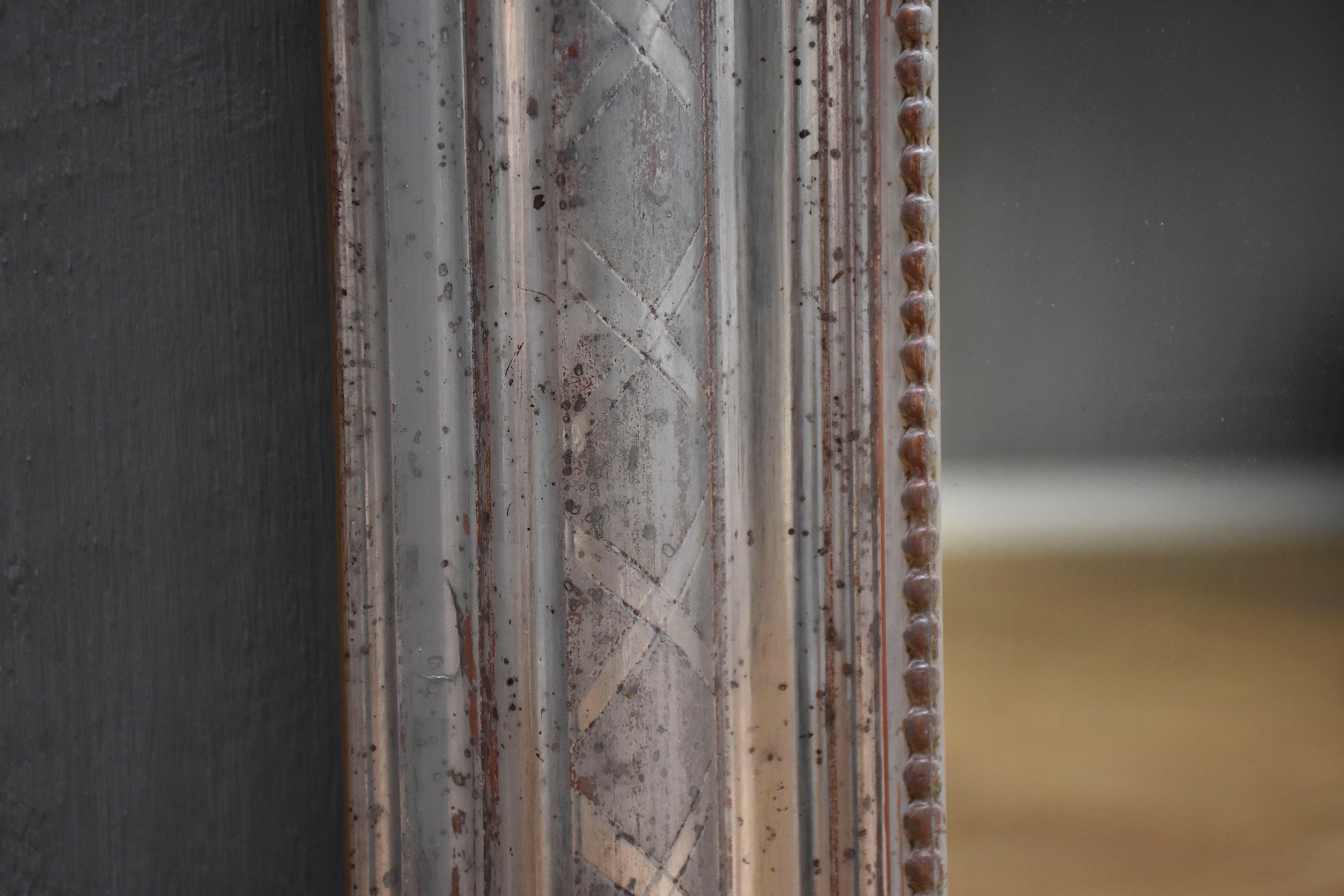 Fatto a mano Specchio dorato a foglia d'argento Louis Philippe del XIX secolo in vendita