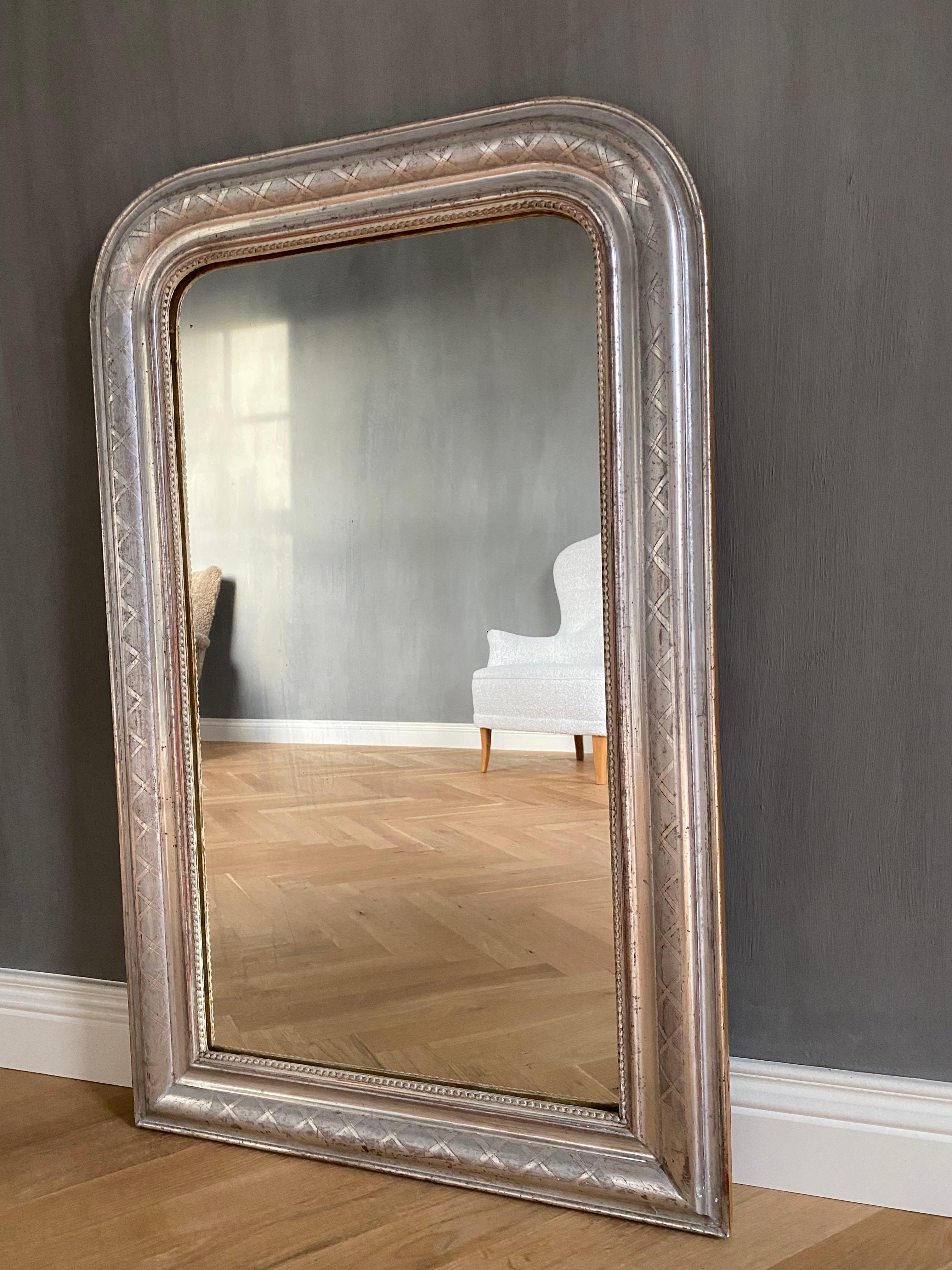 Vetro Specchio dorato a foglia d'argento Louis Philippe del XIX secolo in vendita