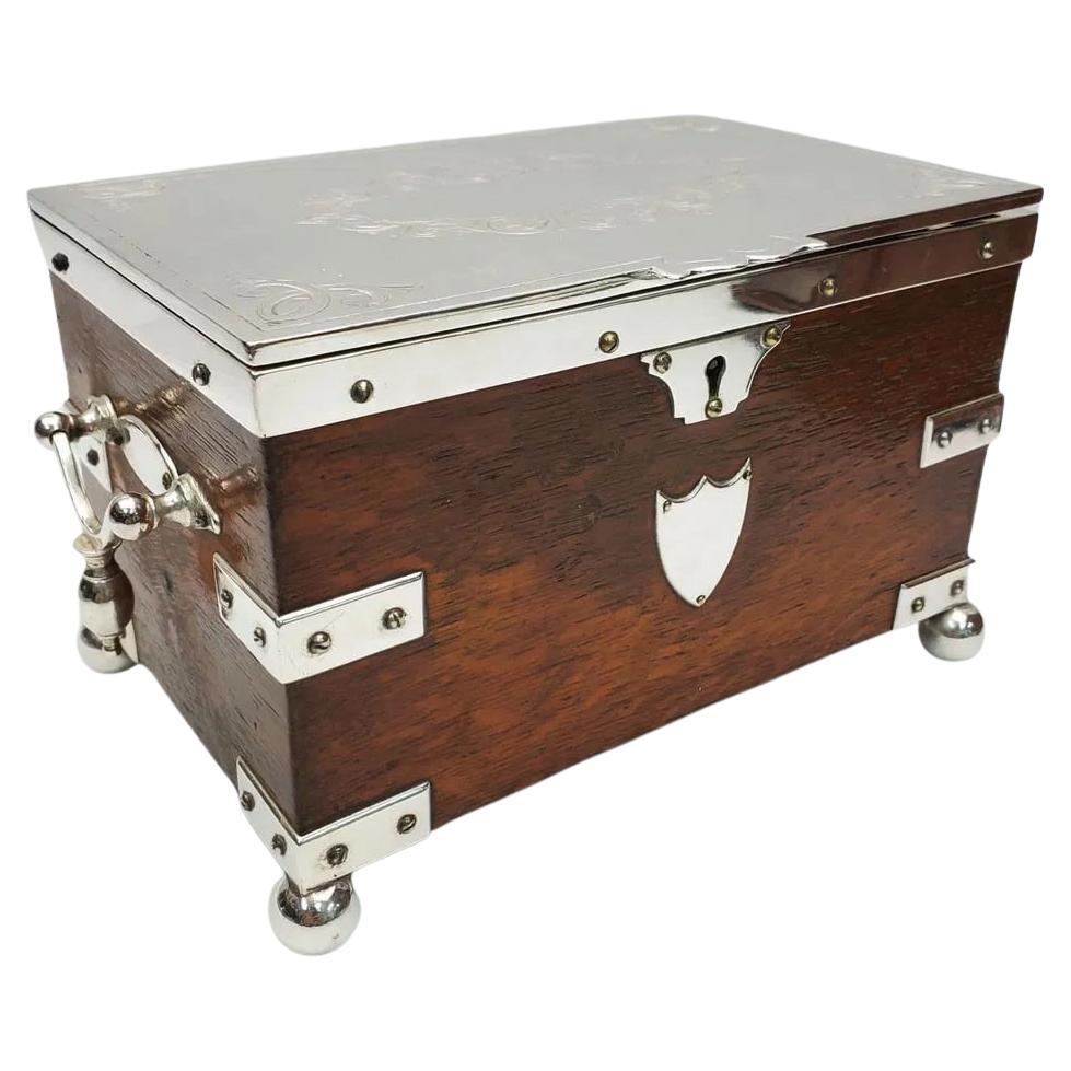 Cuchara de té de doble cámara de roble montada en plancha de plata del siglo XIX en venta