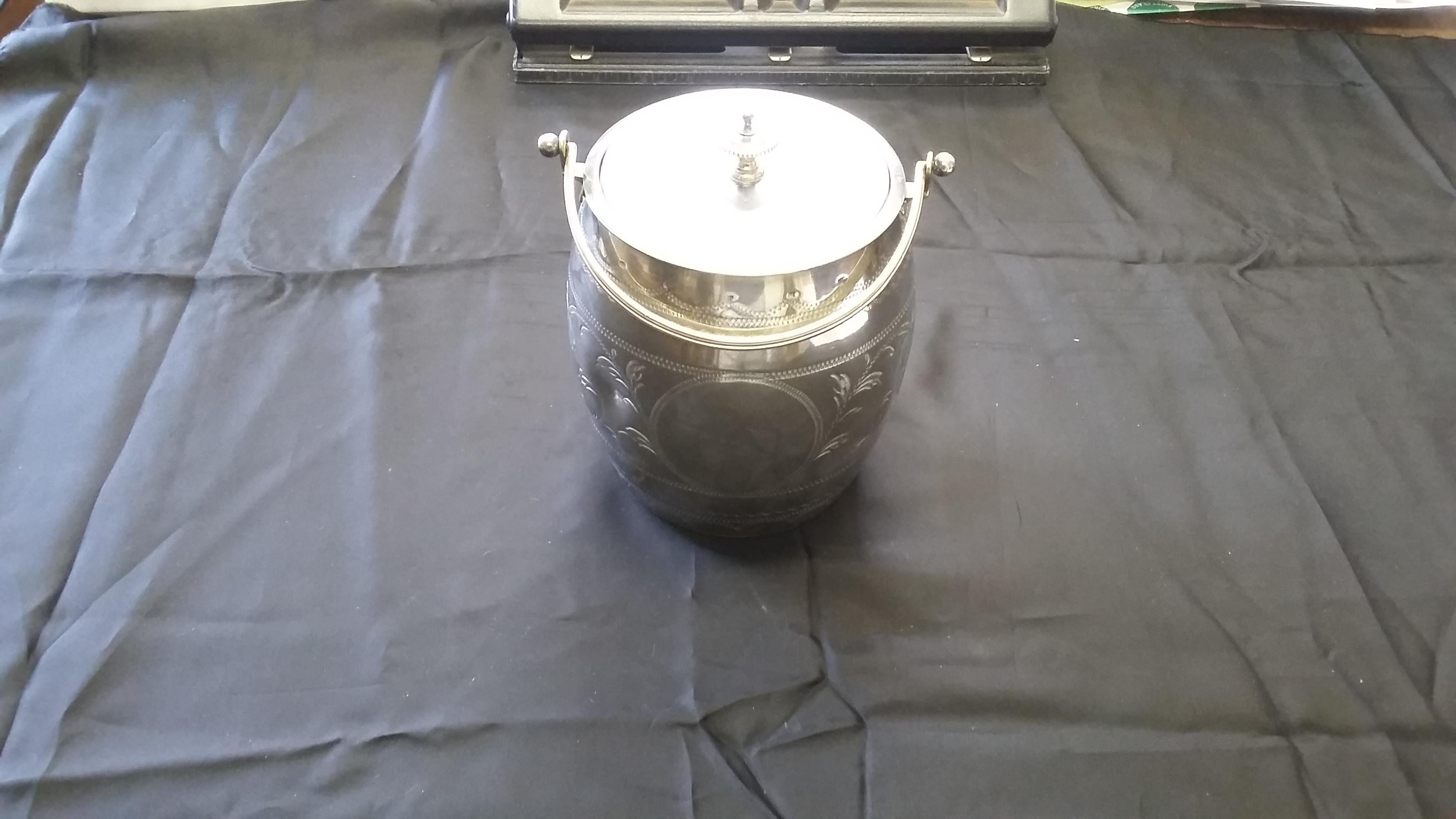 Barril de galletas bañado en plata del siglo XIX Chapado en plata en venta