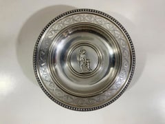 Bol central en métal argenté du 19e siècle, par Berndorf, marqué "ART.KRUPP BERNDORF".