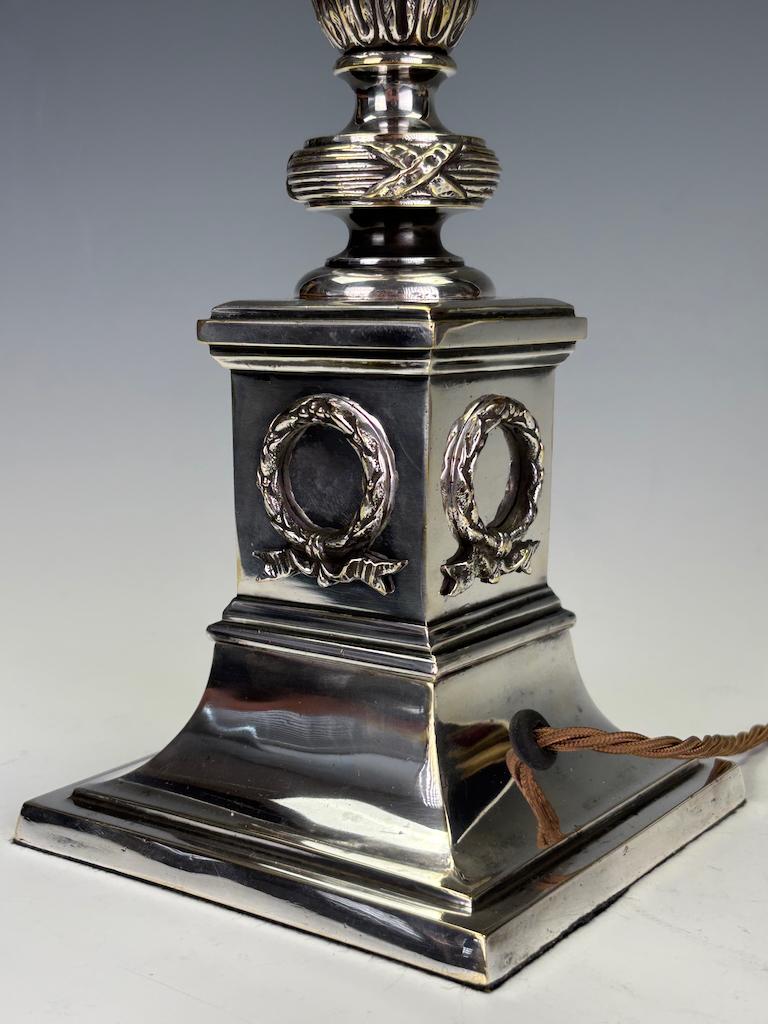 Lampe de table à colonne corinthienne du XIXe siècle, plaquée d'argent en vente 7