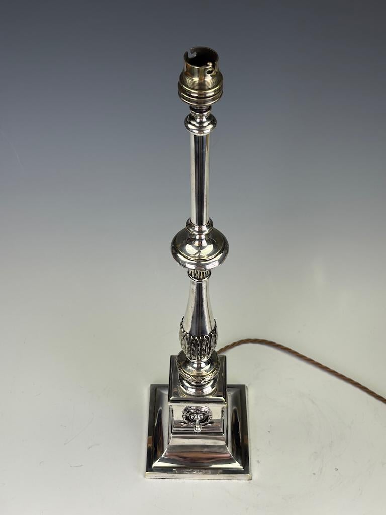 Lampe de table à colonne corinthienne du XIXe siècle, plaquée d'argent en vente 9