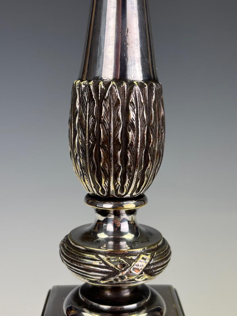 Lampe de table à colonne corinthienne du XIXe siècle, plaquée d'argent en vente 1