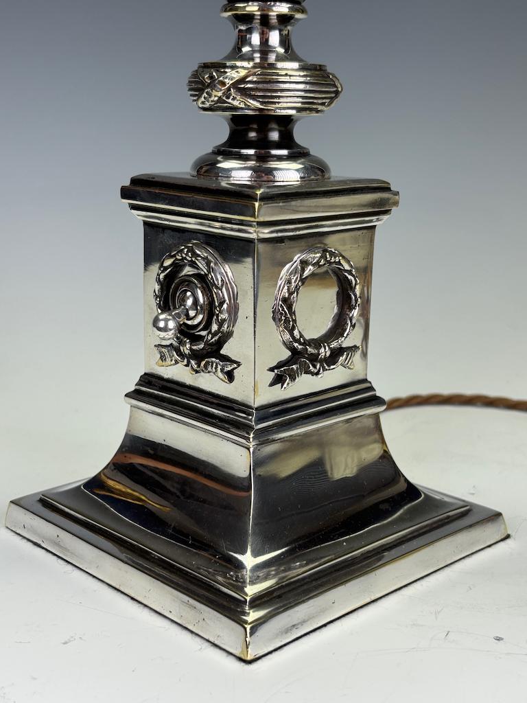 Lampe de table à colonne corinthienne du XIXe siècle, plaquée d'argent en vente 4