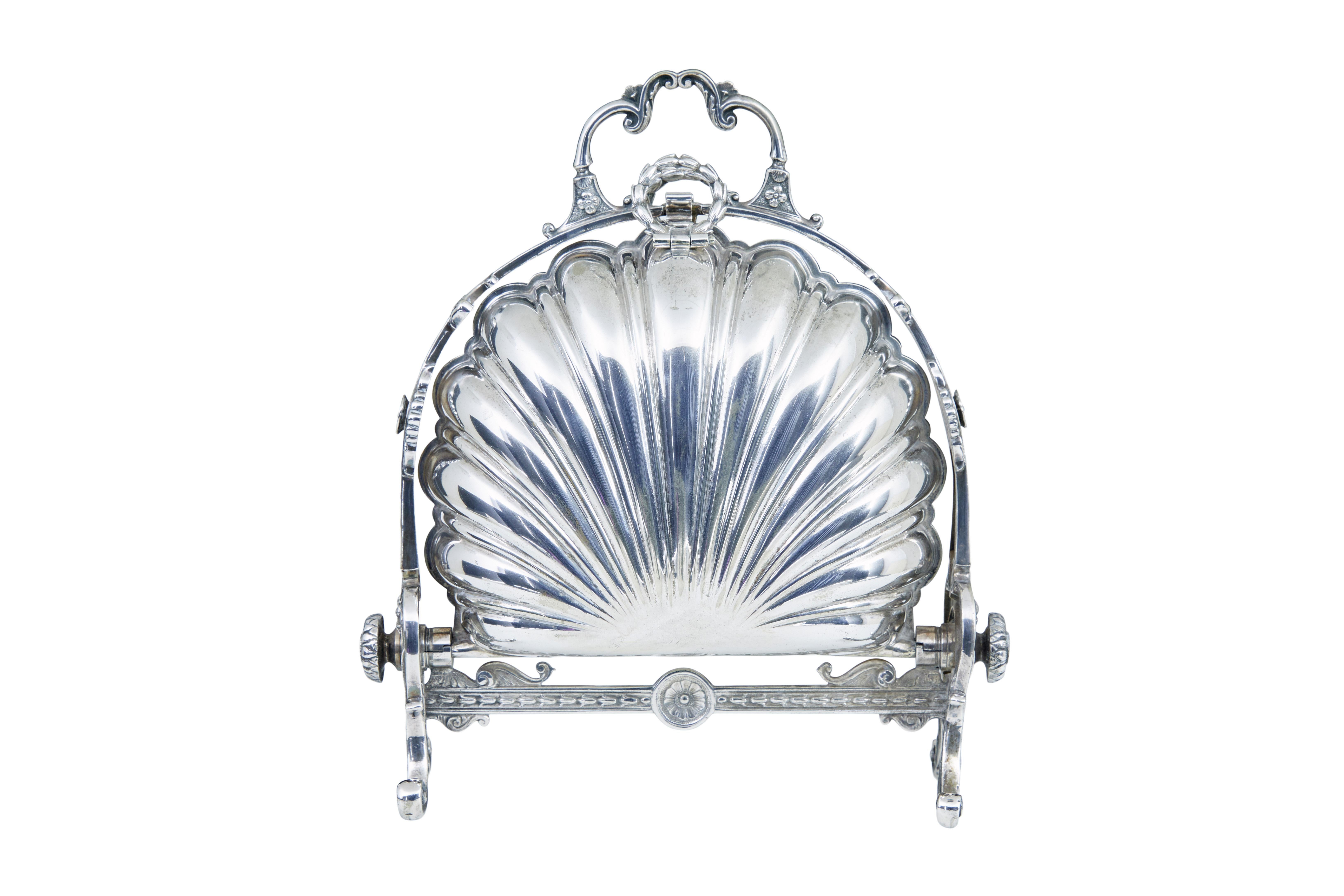 Victorien Chauffe-brioche décoratif en métal argenté du 19e siècle en vente