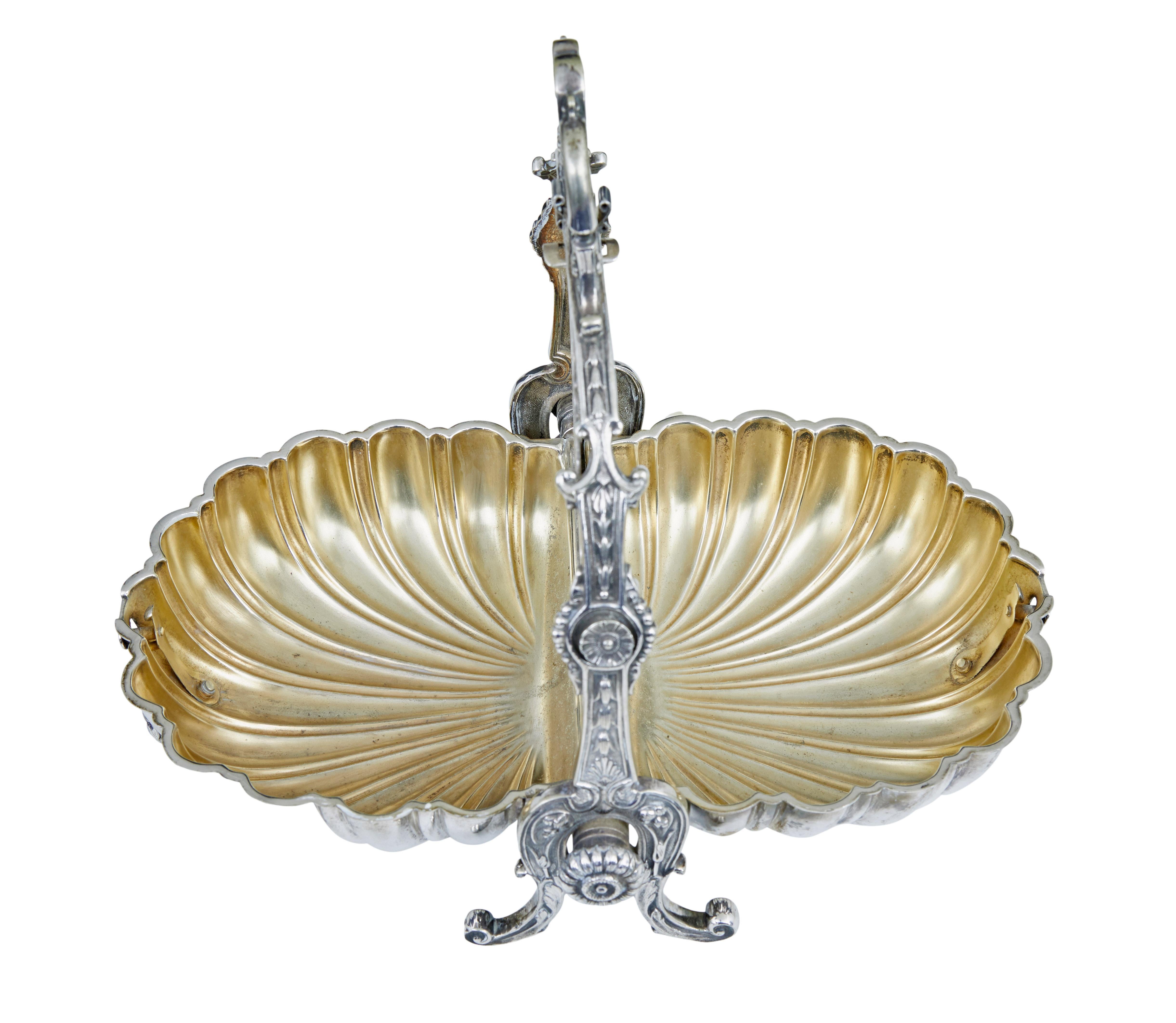 Plaqué argent Chauffe-brioche décoratif en métal argenté du 19e siècle en vente