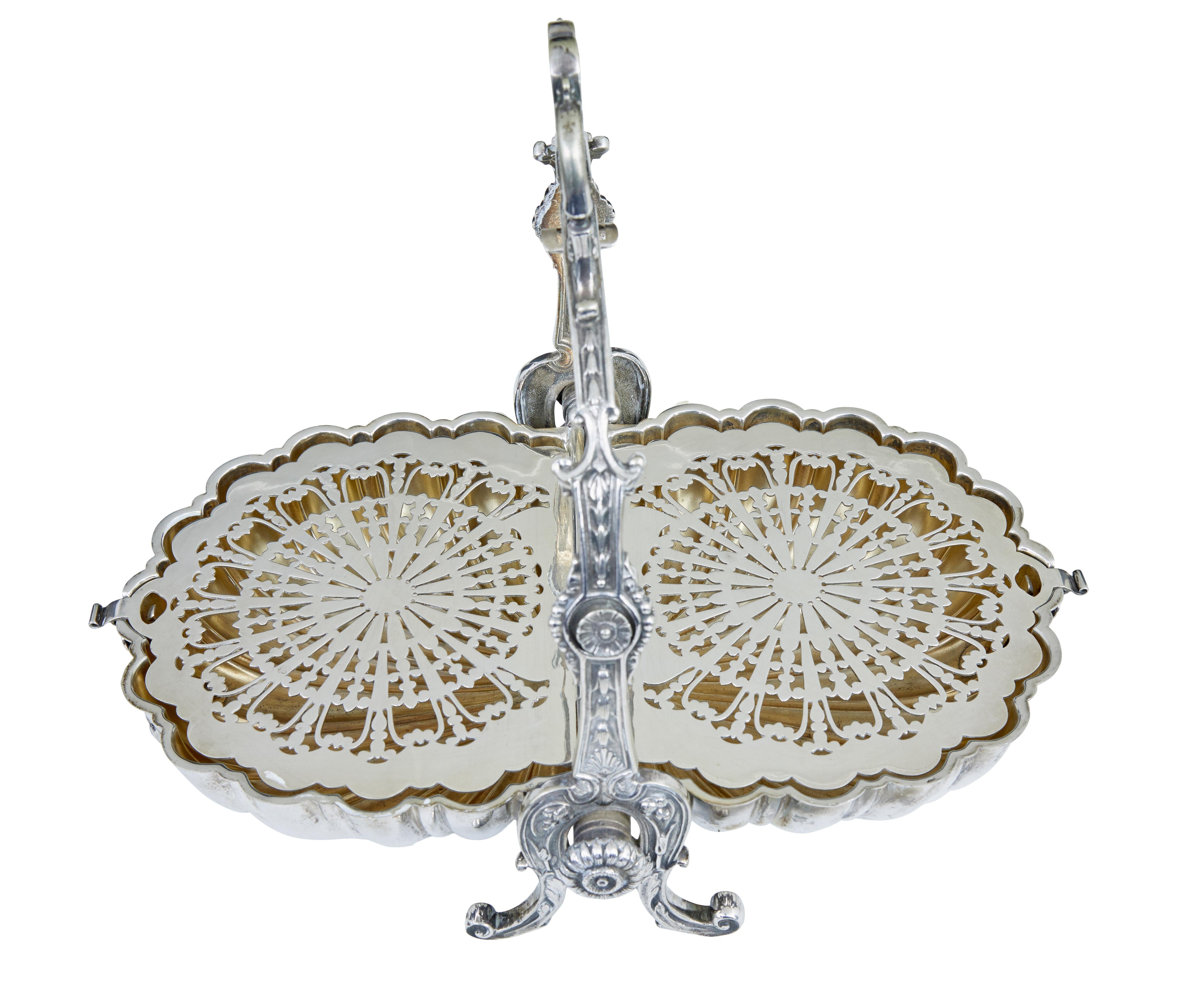 Chauffe-brioche décoratif en métal argenté du 19e siècle en vente 1