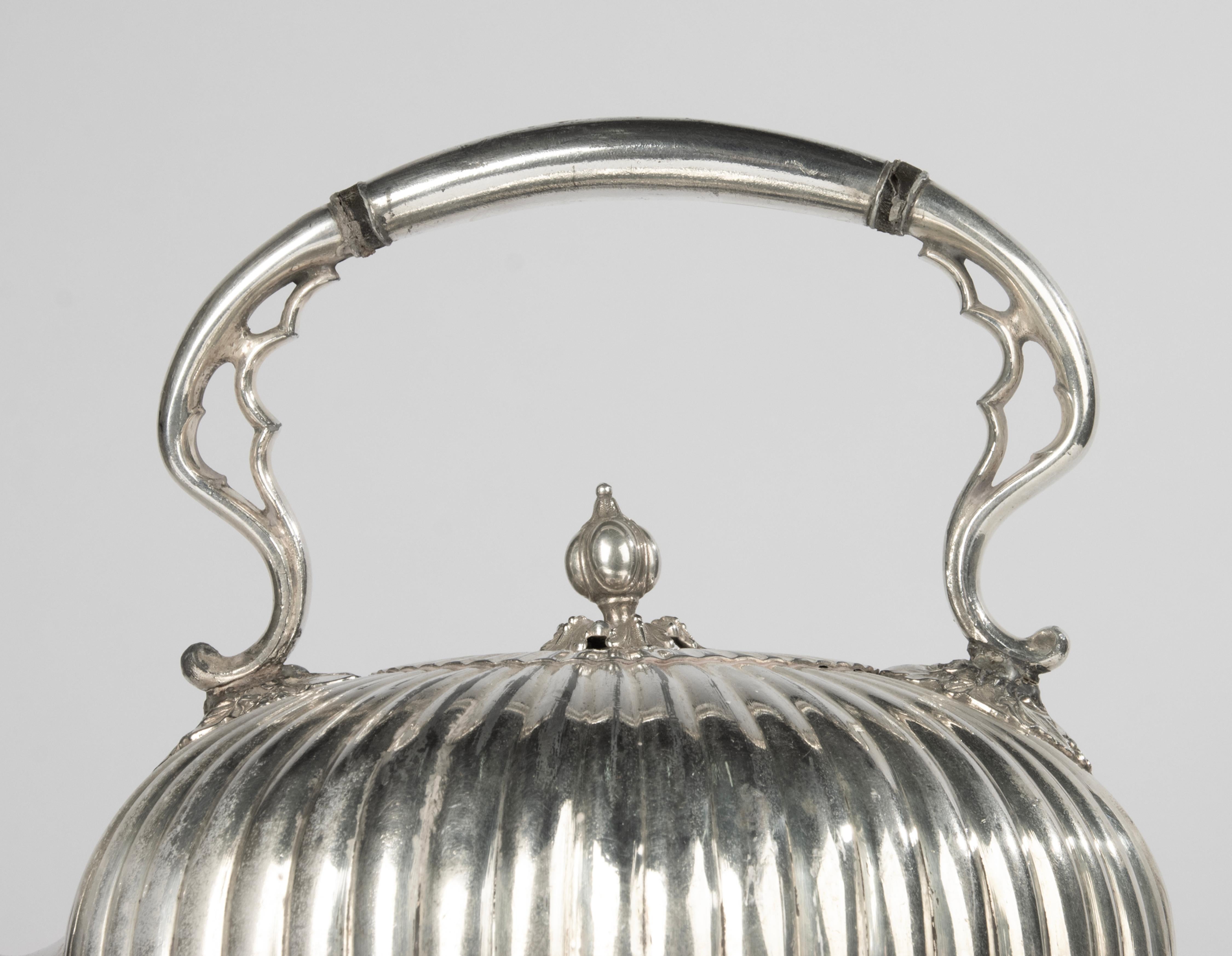 Teiera a bollitore placcata in argento del XIX secolo su supporto - James Dixon & Sons Sheffield in vendita 2