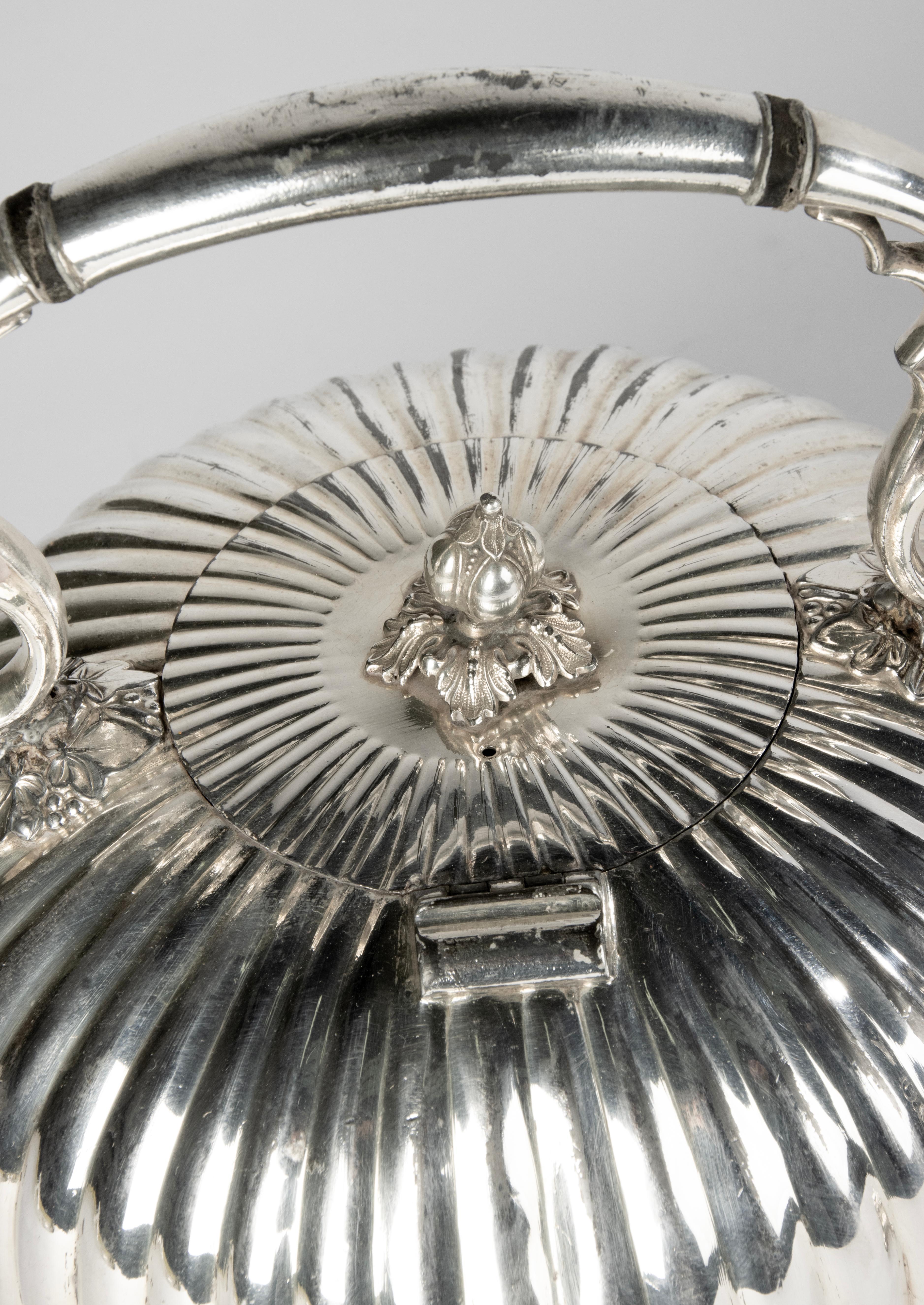 Teiera a bollitore placcata in argento del XIX secolo su supporto - James Dixon & Sons Sheffield in vendita 7
