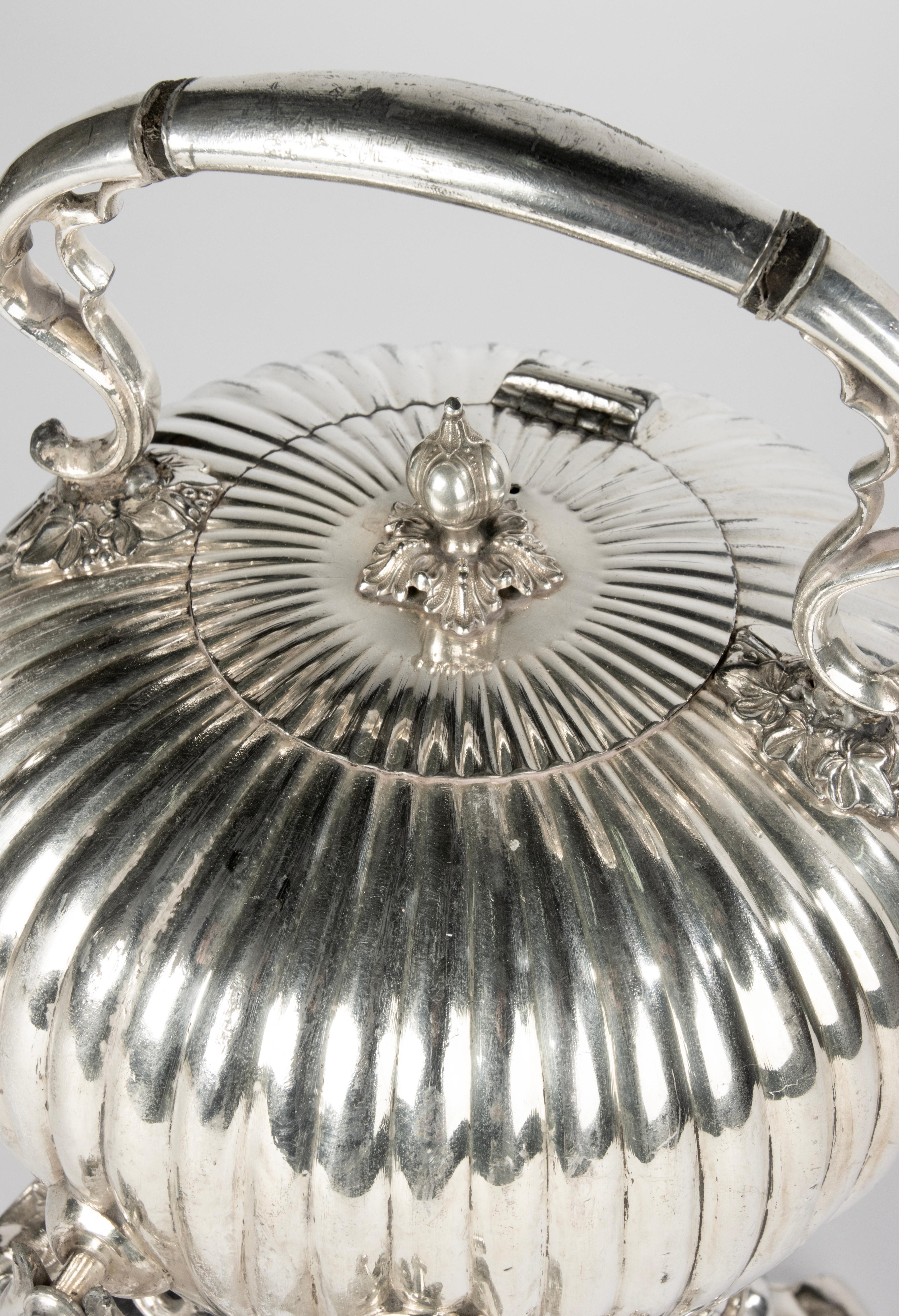 Vittoriano Teiera a bollitore placcata in argento del XIX secolo su supporto - James Dixon & Sons Sheffield in vendita