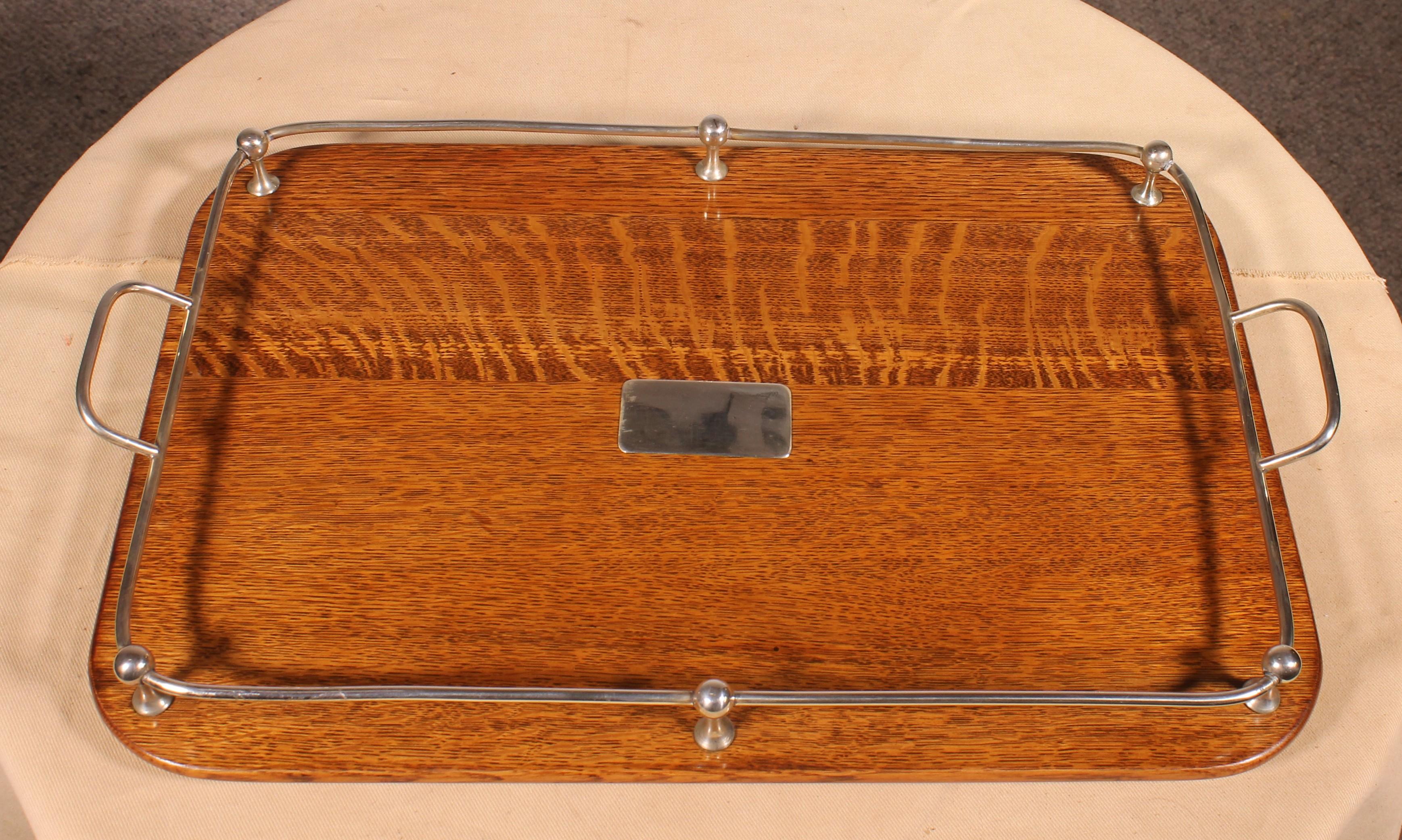 Versilbertes Metall- und Eichenholz-Tablett aus dem 19. (Britisch) im Angebot