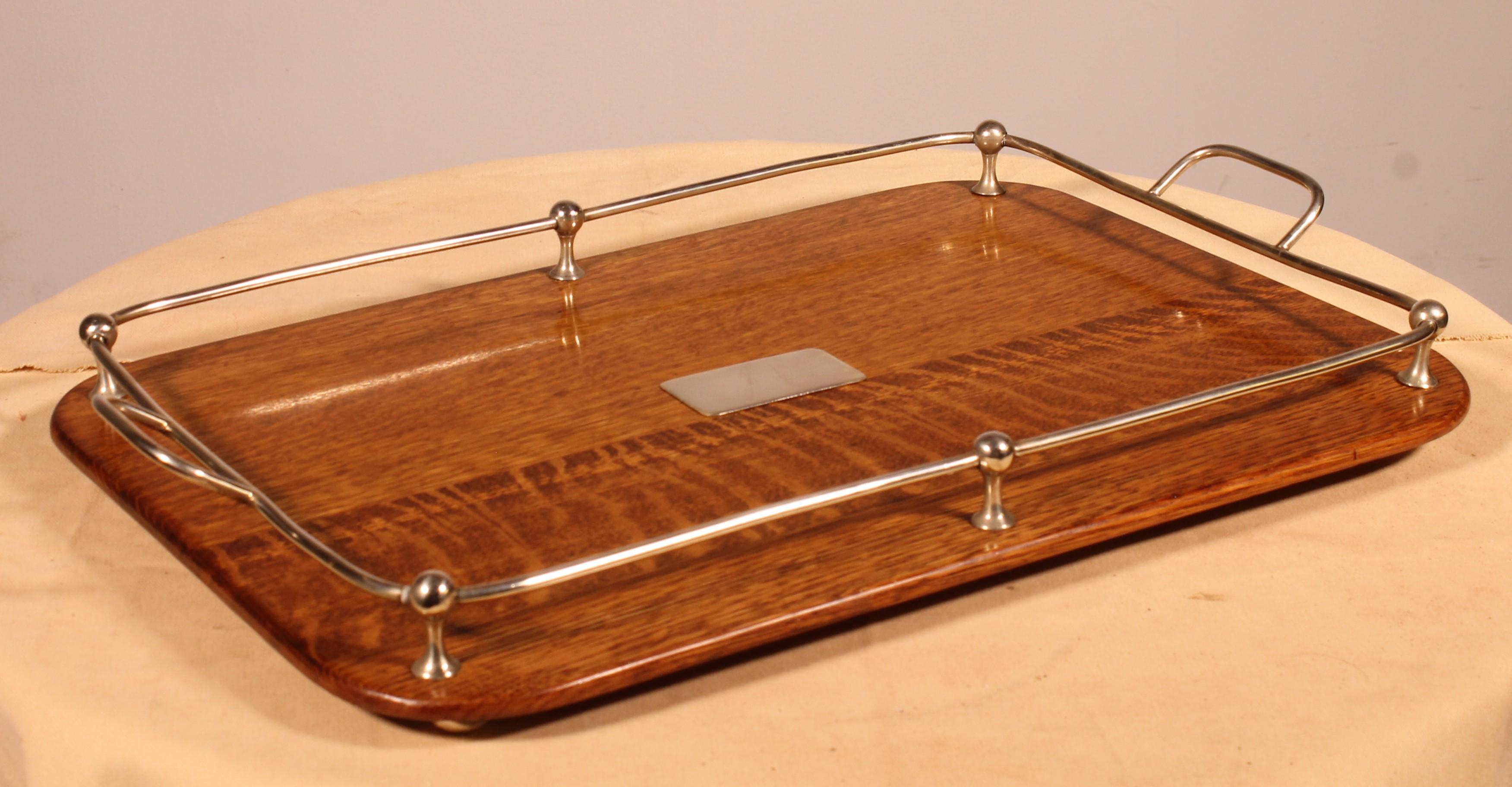 Versilbertes Metall- und Eichenholz-Tablett aus dem 19. im Angebot 2