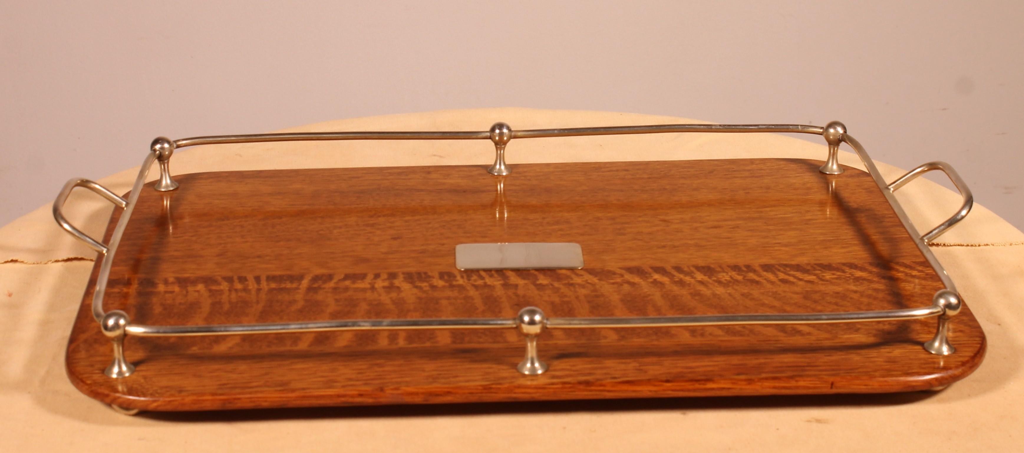 Versilbertes Metall- und Eichenholz-Tablett aus dem 19. im Angebot 3