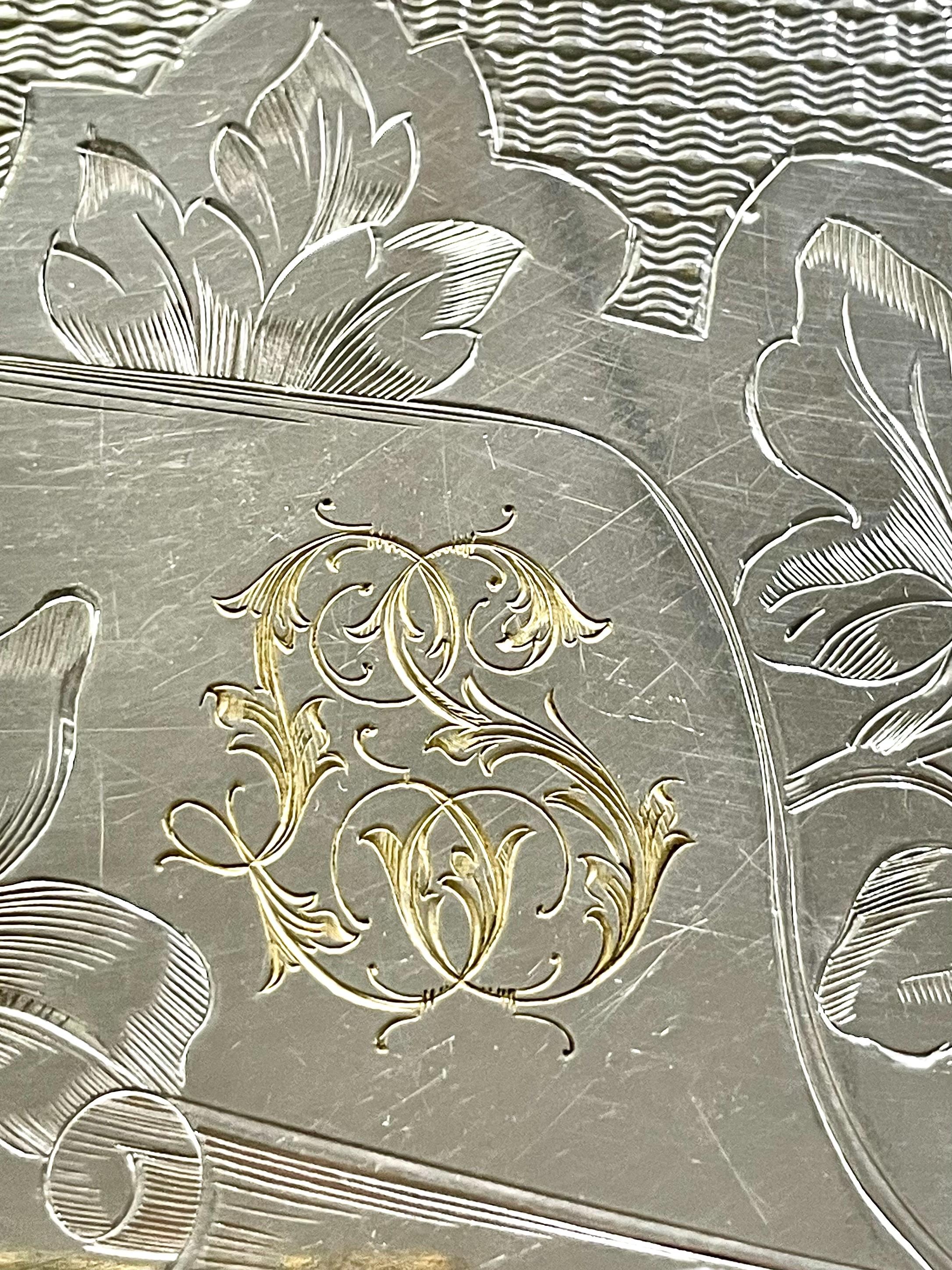 Vassoio da portata del XIX secolo placcato in argento con Monogram in vendita 9