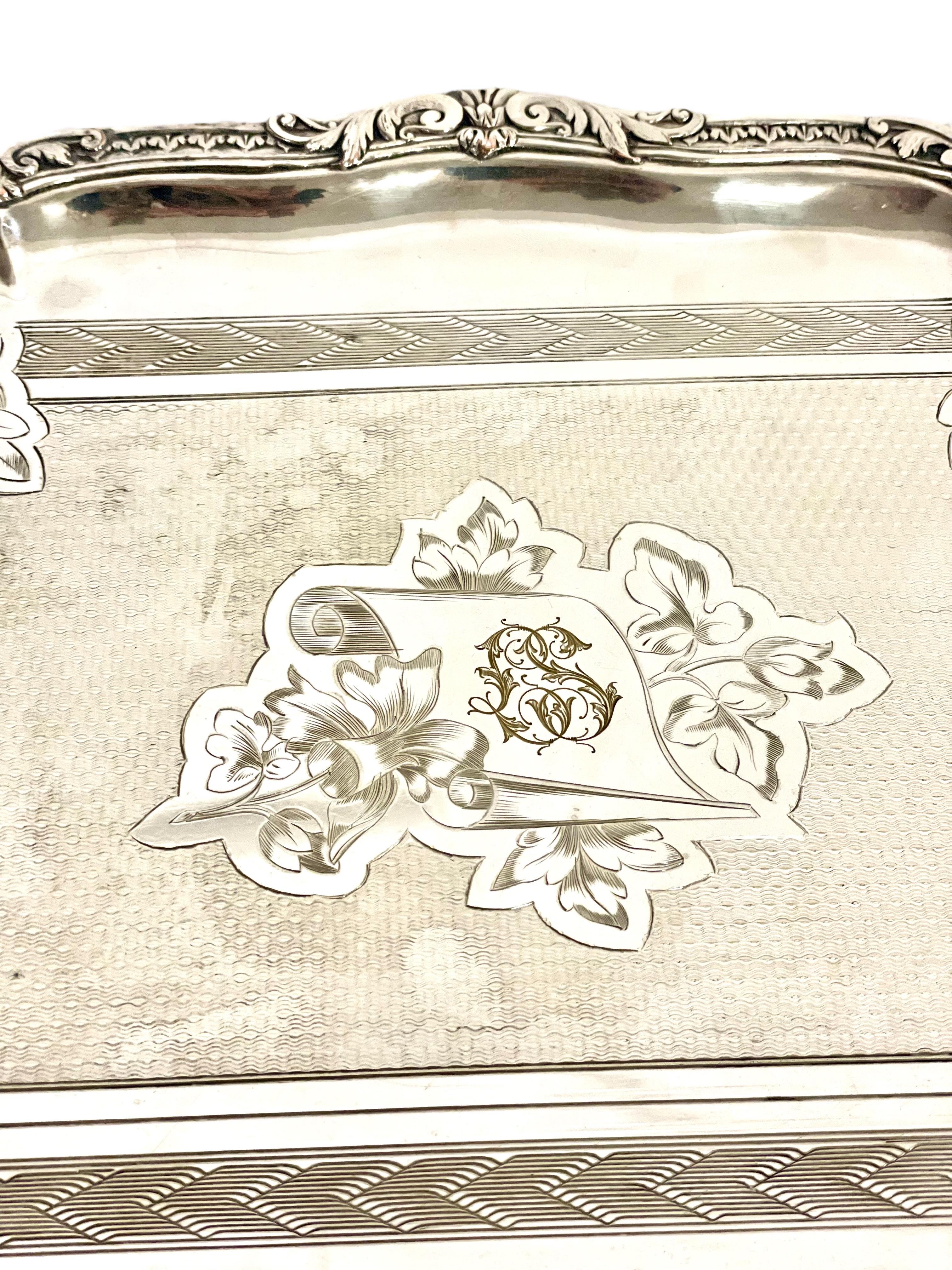 Placcato argento Vassoio da portata del XIX secolo placcato in argento con Monogram in vendita