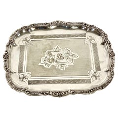 Plateau de service en métal argenté du 19ème siècle avec monogramme