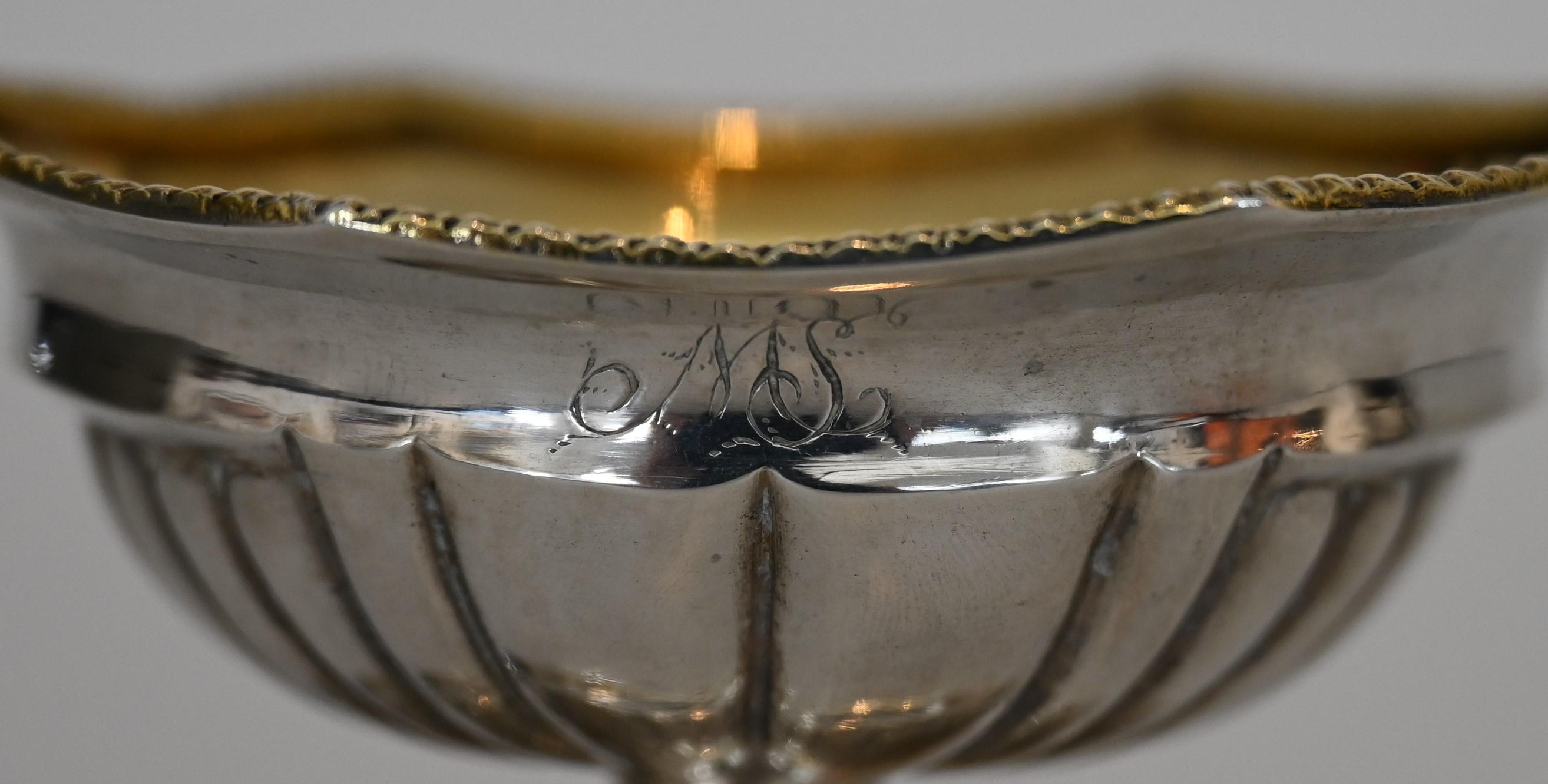 Finely crafted Saliere, solid silver and gold-plated
Petersburg 19th century 84 Zolotniki City hallmark: A.R.
Engraved monogram 