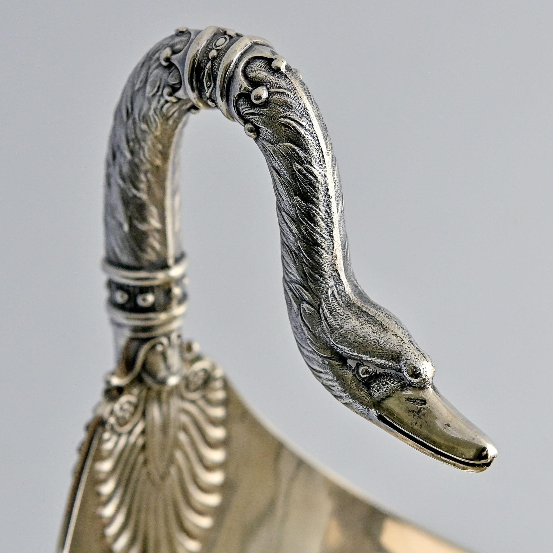 19th Century Silver Sauciere With Stand Paris 1819-1838 Handle Swan Head For Sale 7