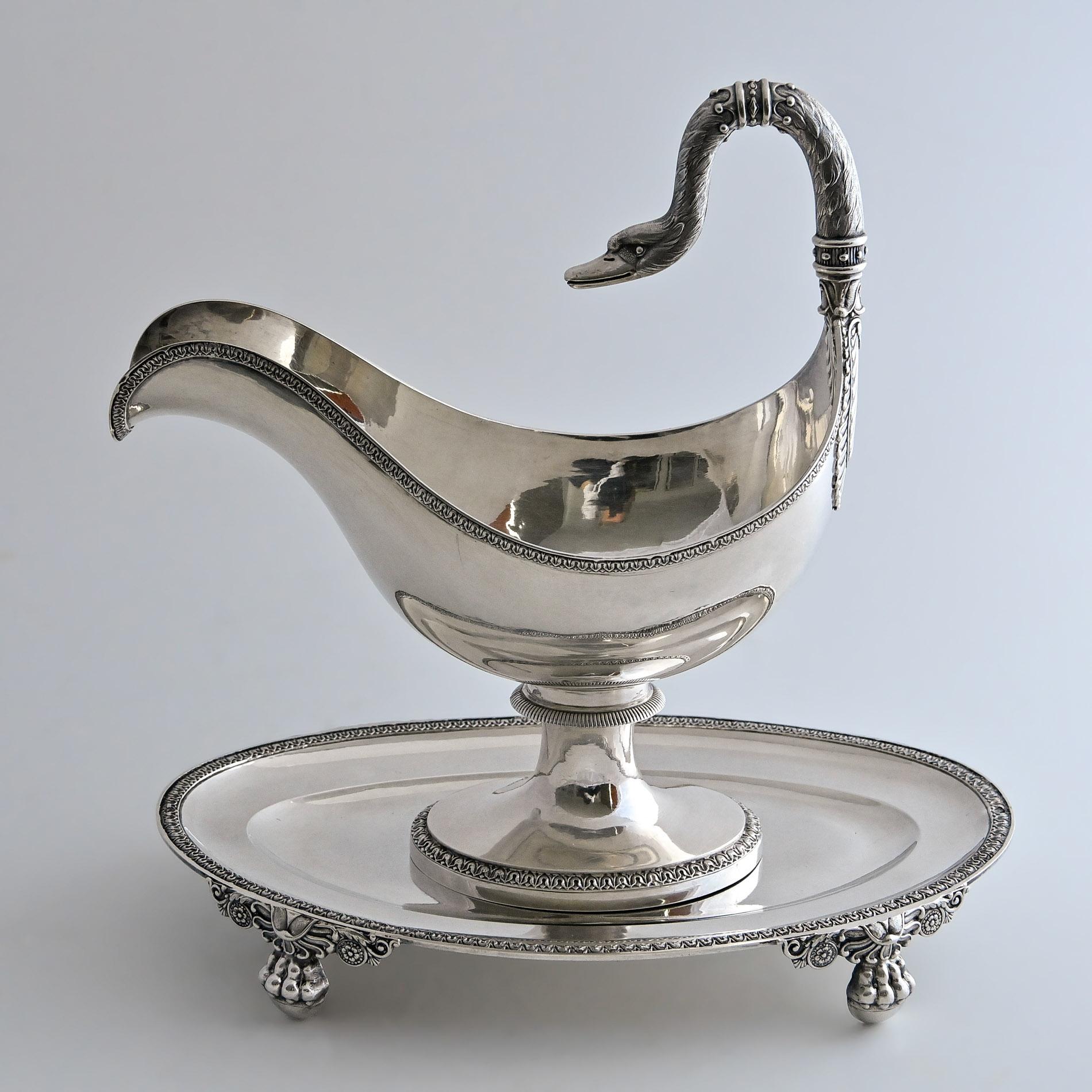 A rare and very unusual gravy boat with matching stand. It is marked Paris around 1819-1838 in solid silver 950.
Particularly fine silversmithing, the elaboration with the handle as a swan head very beautiful and also quite practical to it.