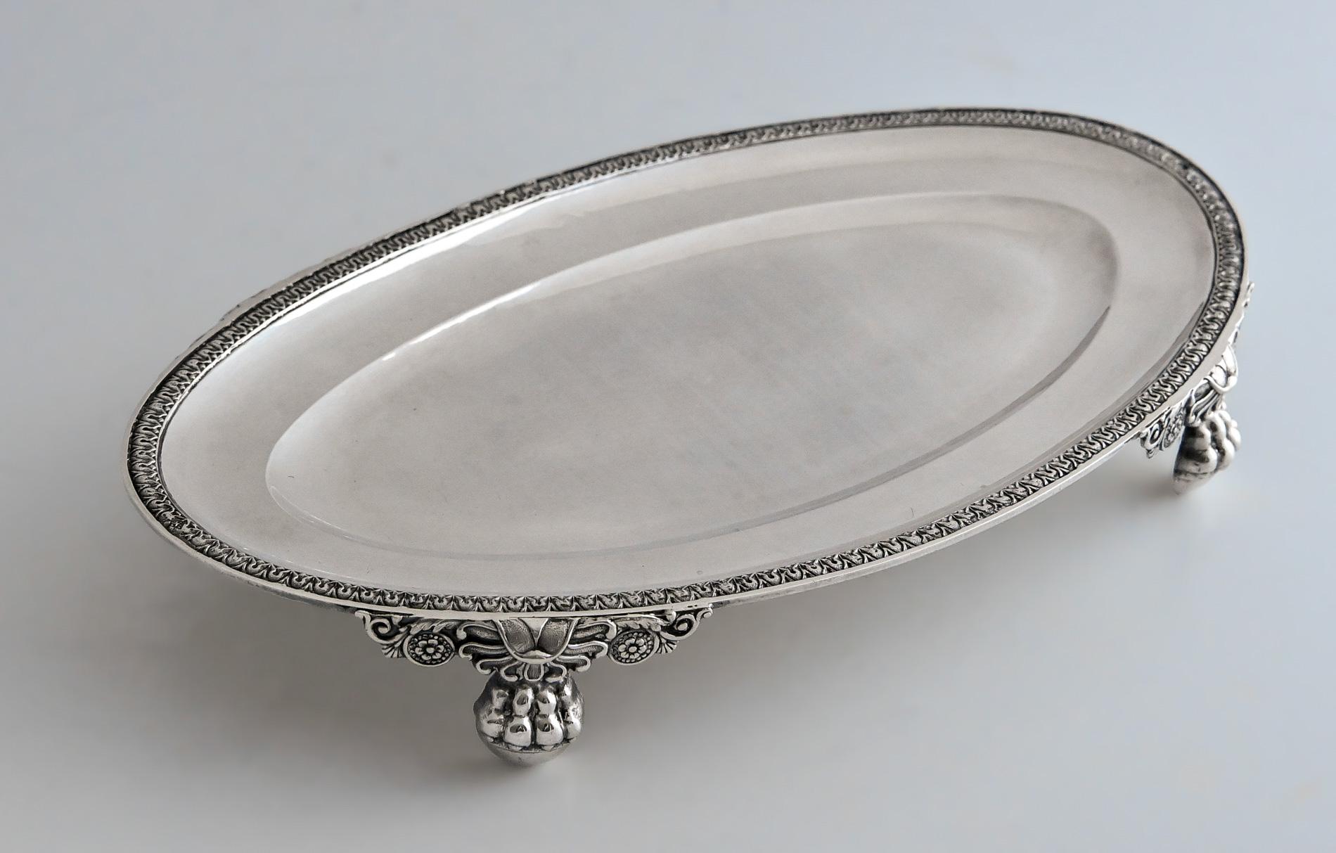 19th Century Silver Sauciere With Stand Paris 1819-1838 Handle Swan Head For Sale 2